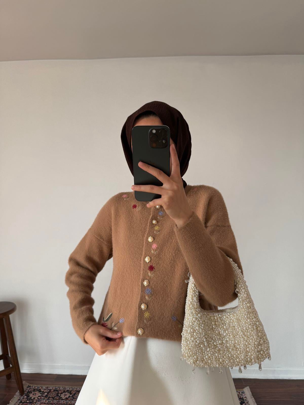Nakış işlemeli Kaşe Hırka - Sütlü Kahve