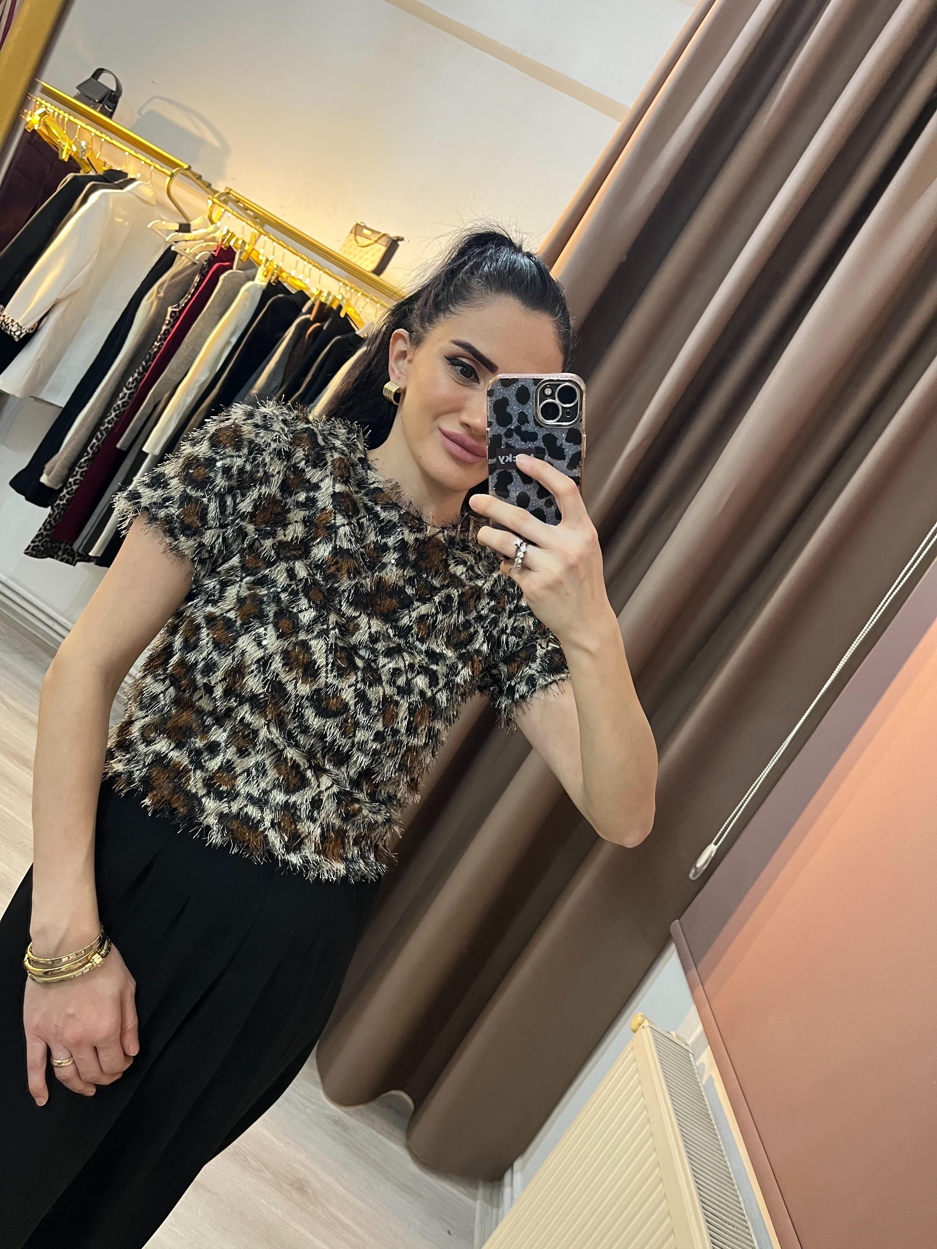 Leopar Saçaklı Siyah Pul Detaylı Bluz