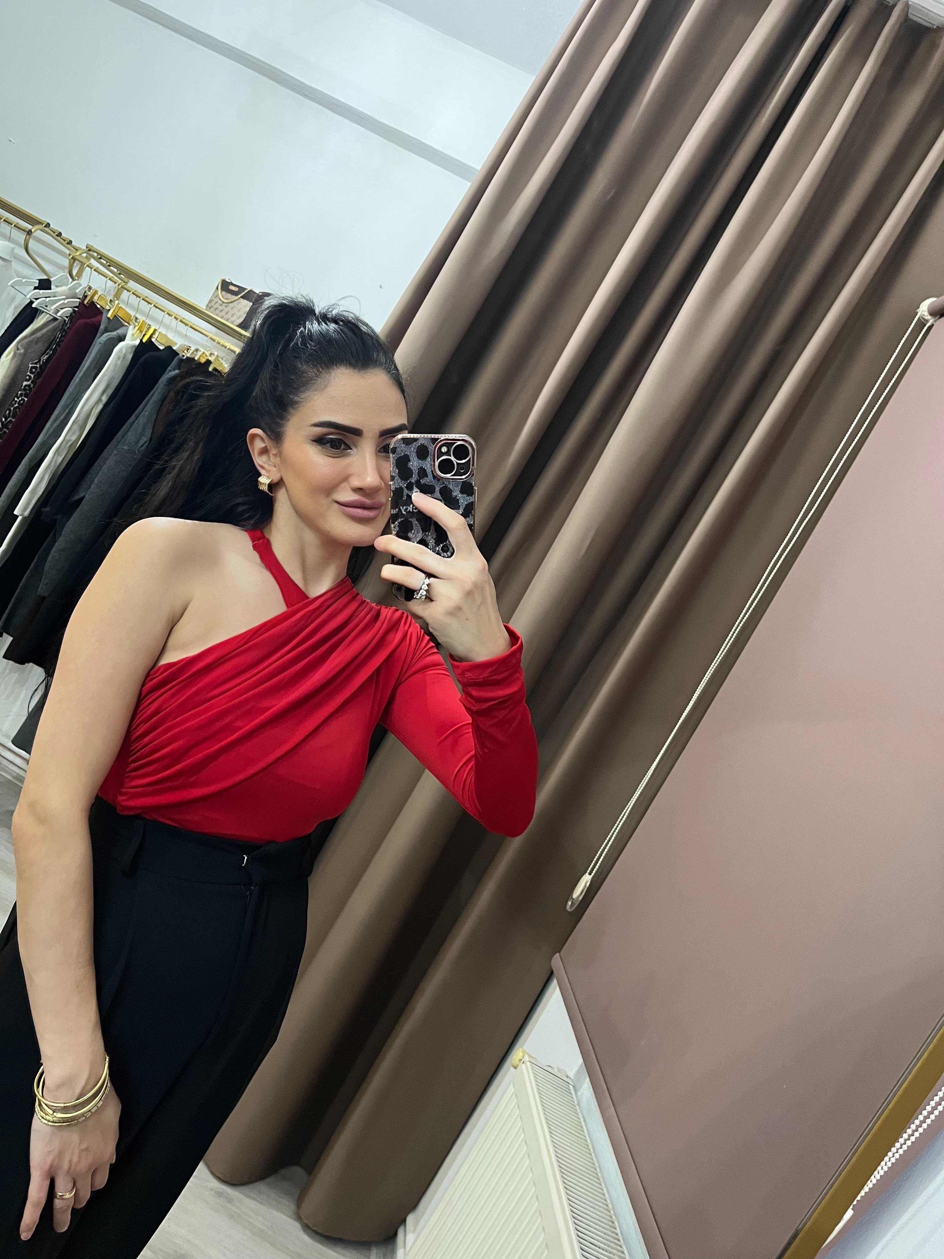 Omuz Detaylı Kırmızı Body