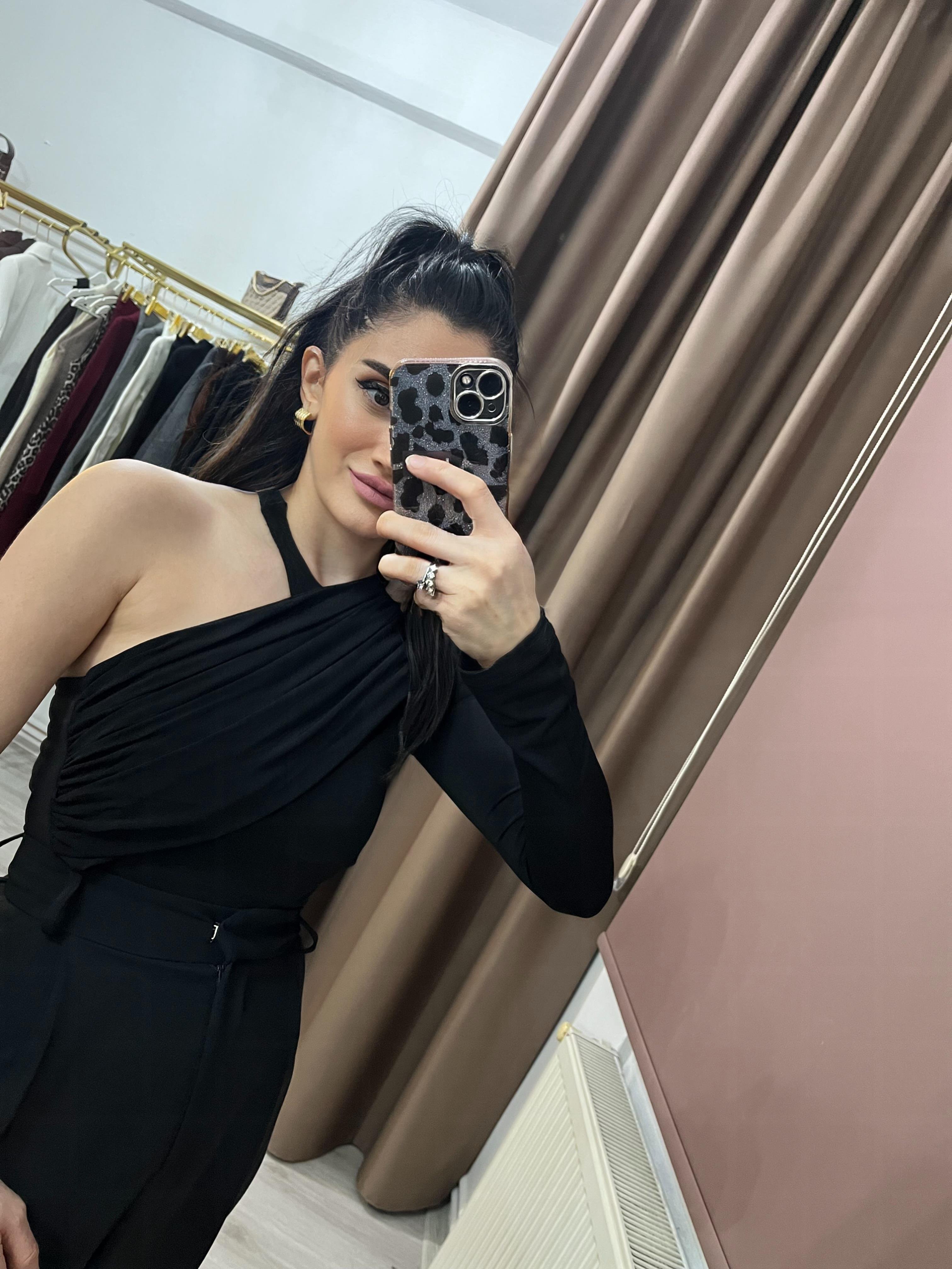 Omuz Detaylı Siyah Body