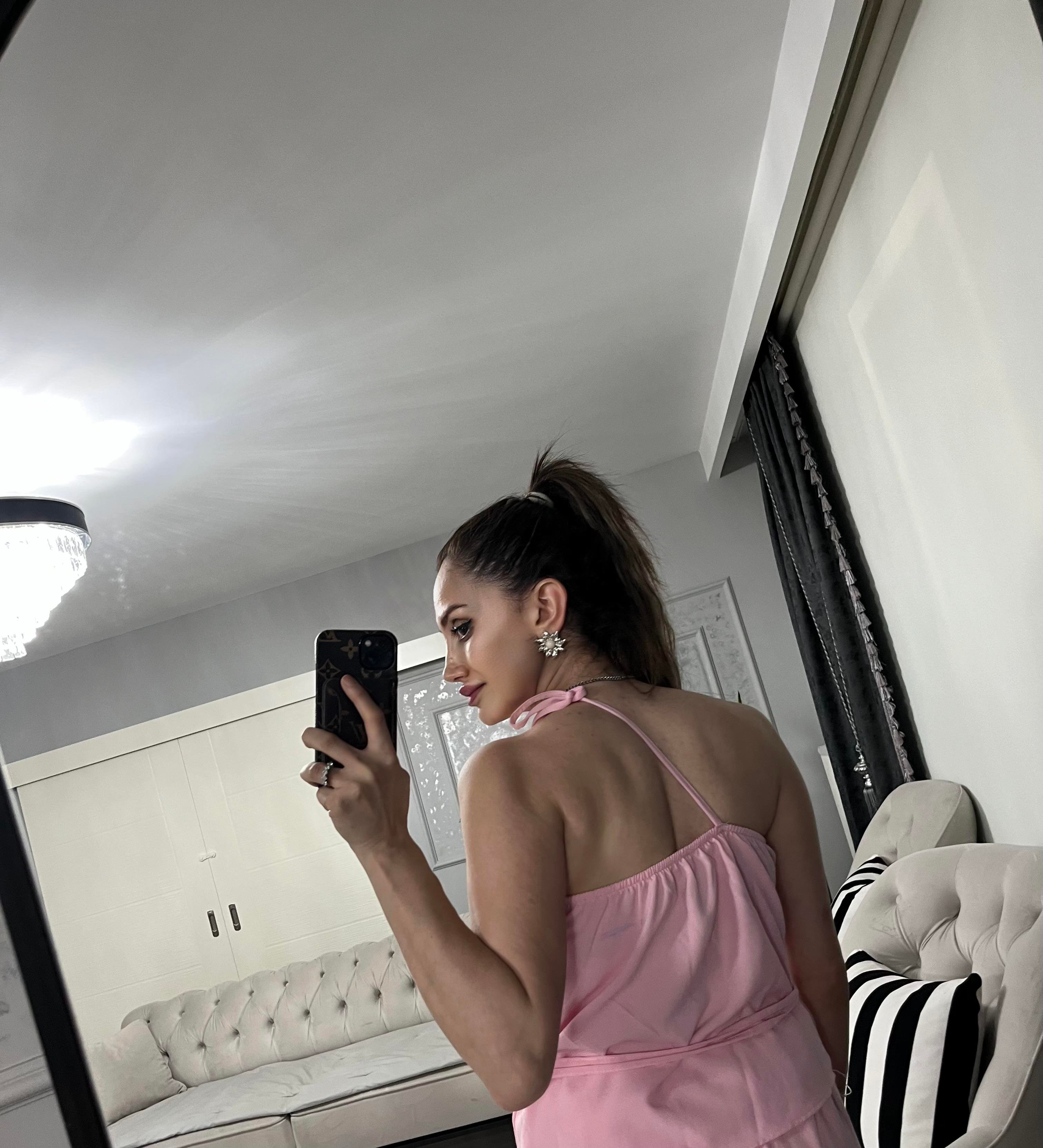 Pembe Omuzdan Bağlama Detaylı Takım