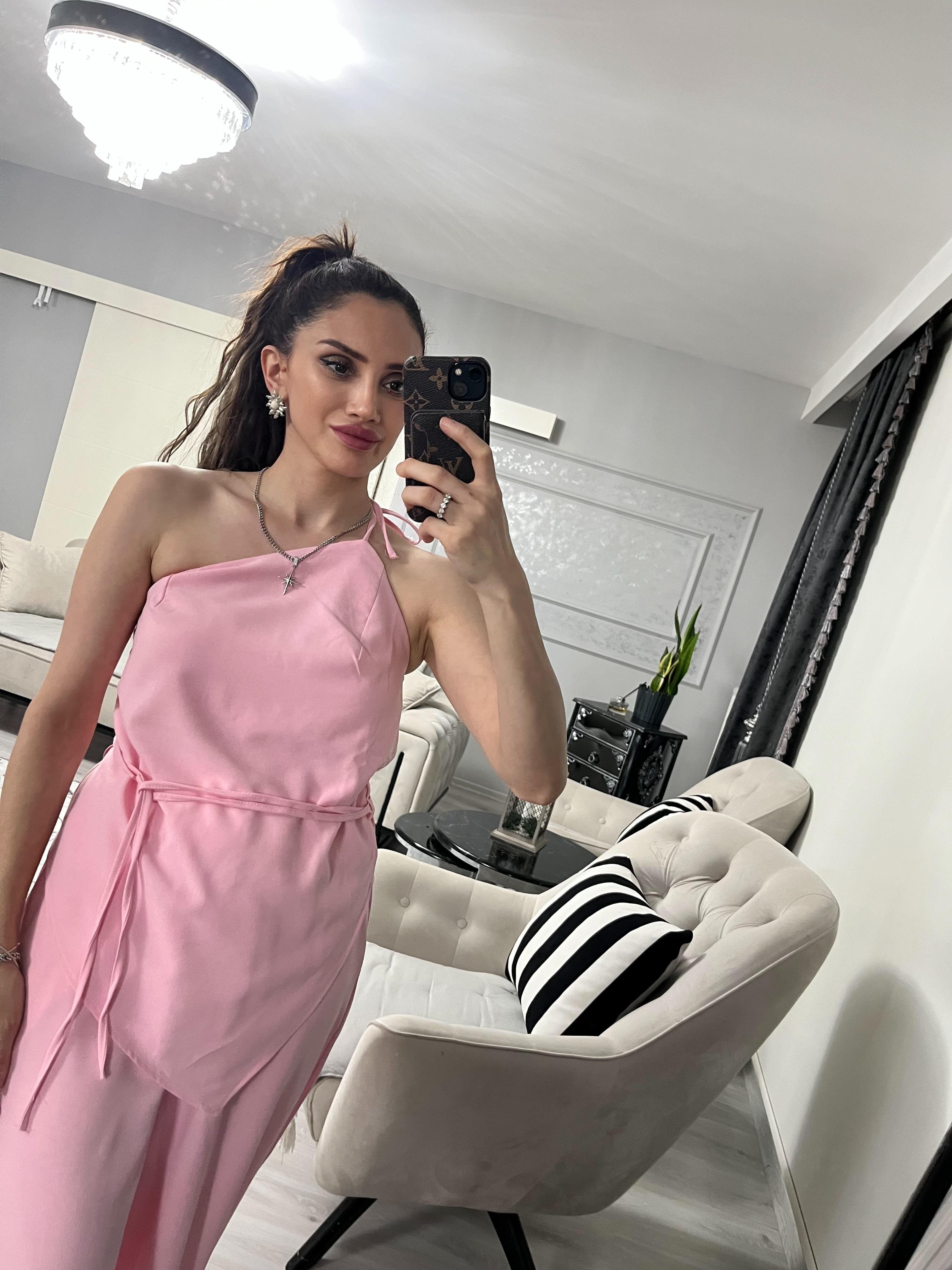 Pembe Omuzdan Bağlama Detaylı Takım