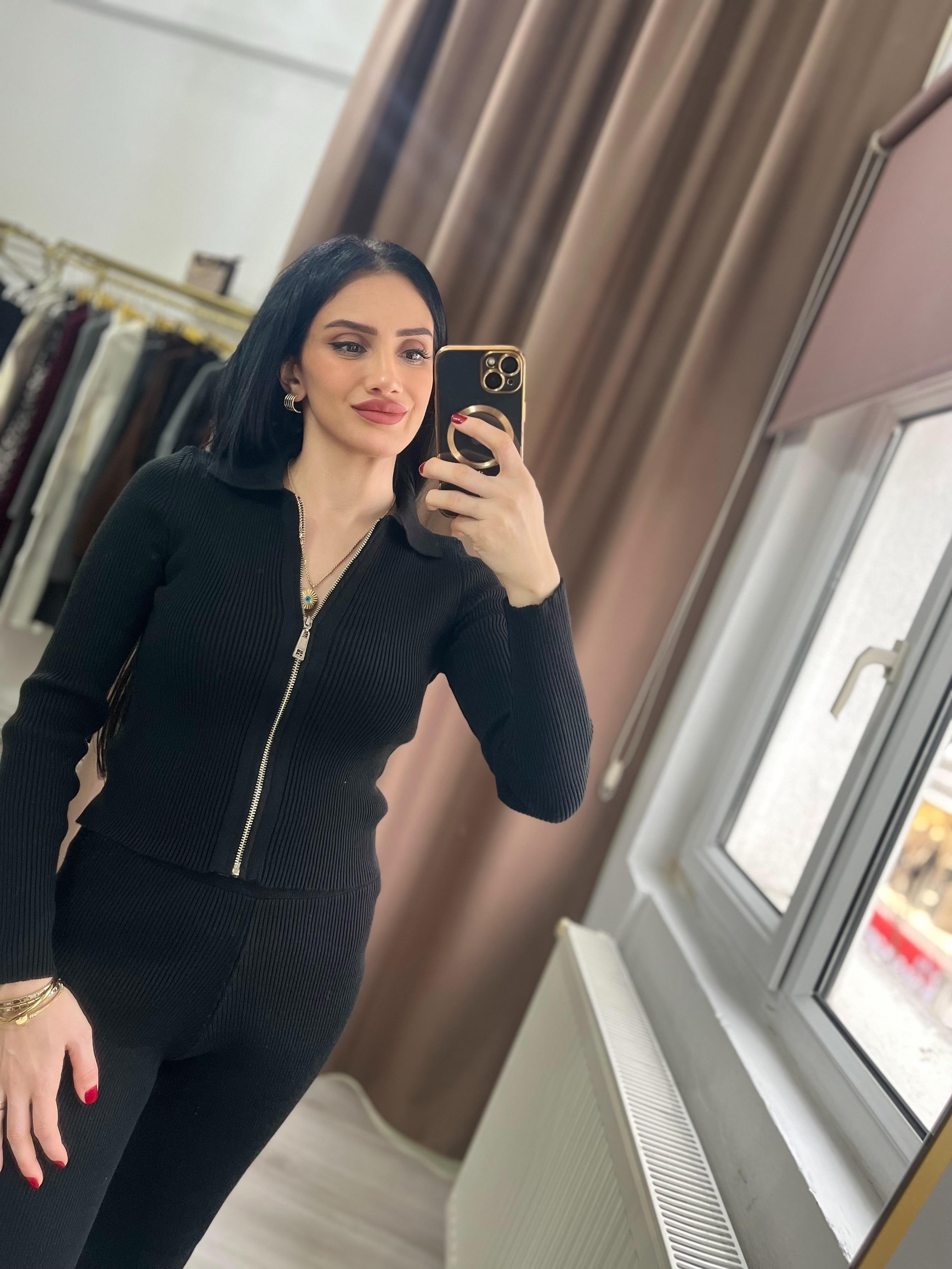 Siyah Fermuarlı Triko Takım