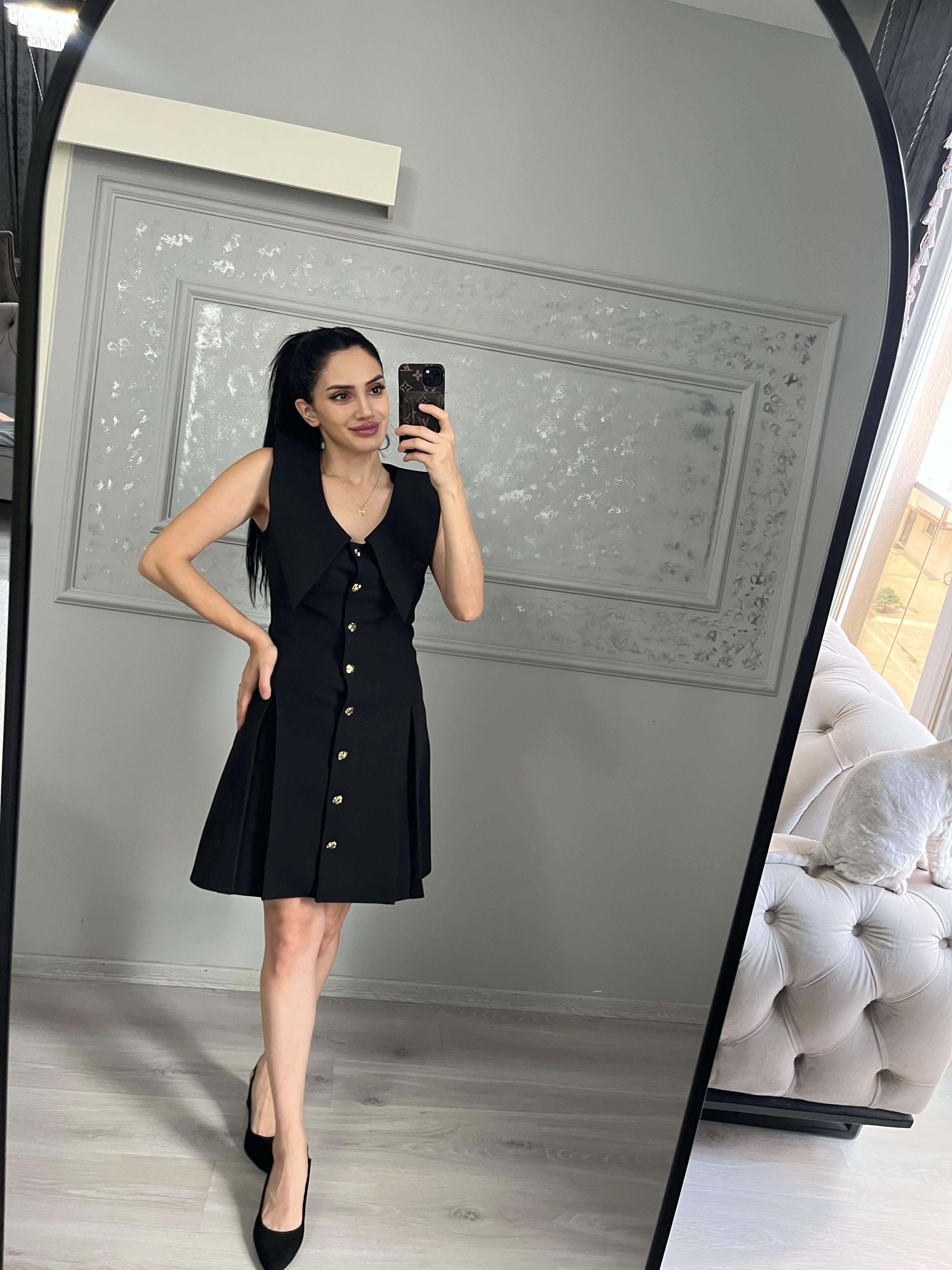 Siyah Gold Düğmeli V Yaka Elbise