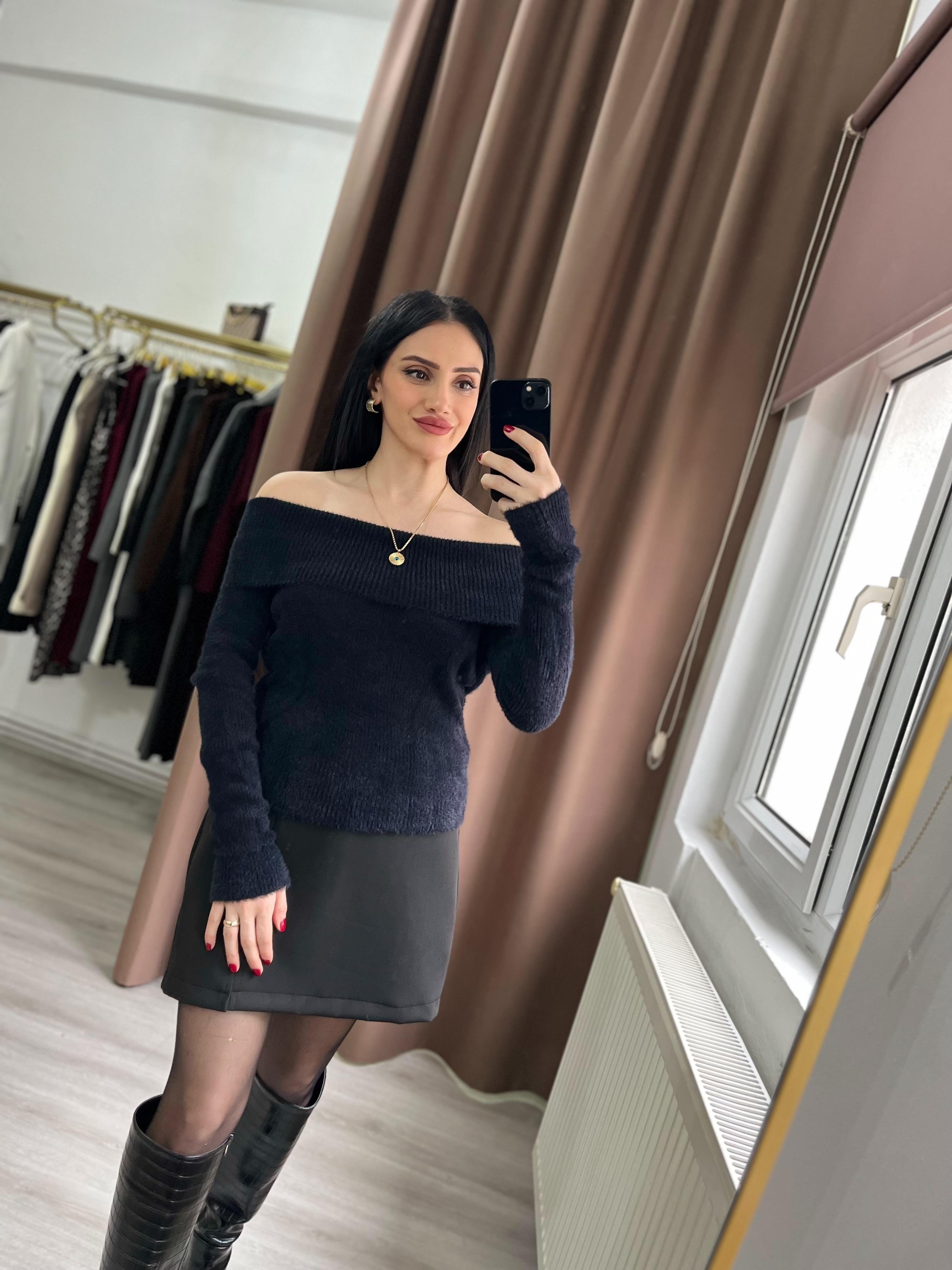 Siyah Madonna Yaka Yumoş Kazak