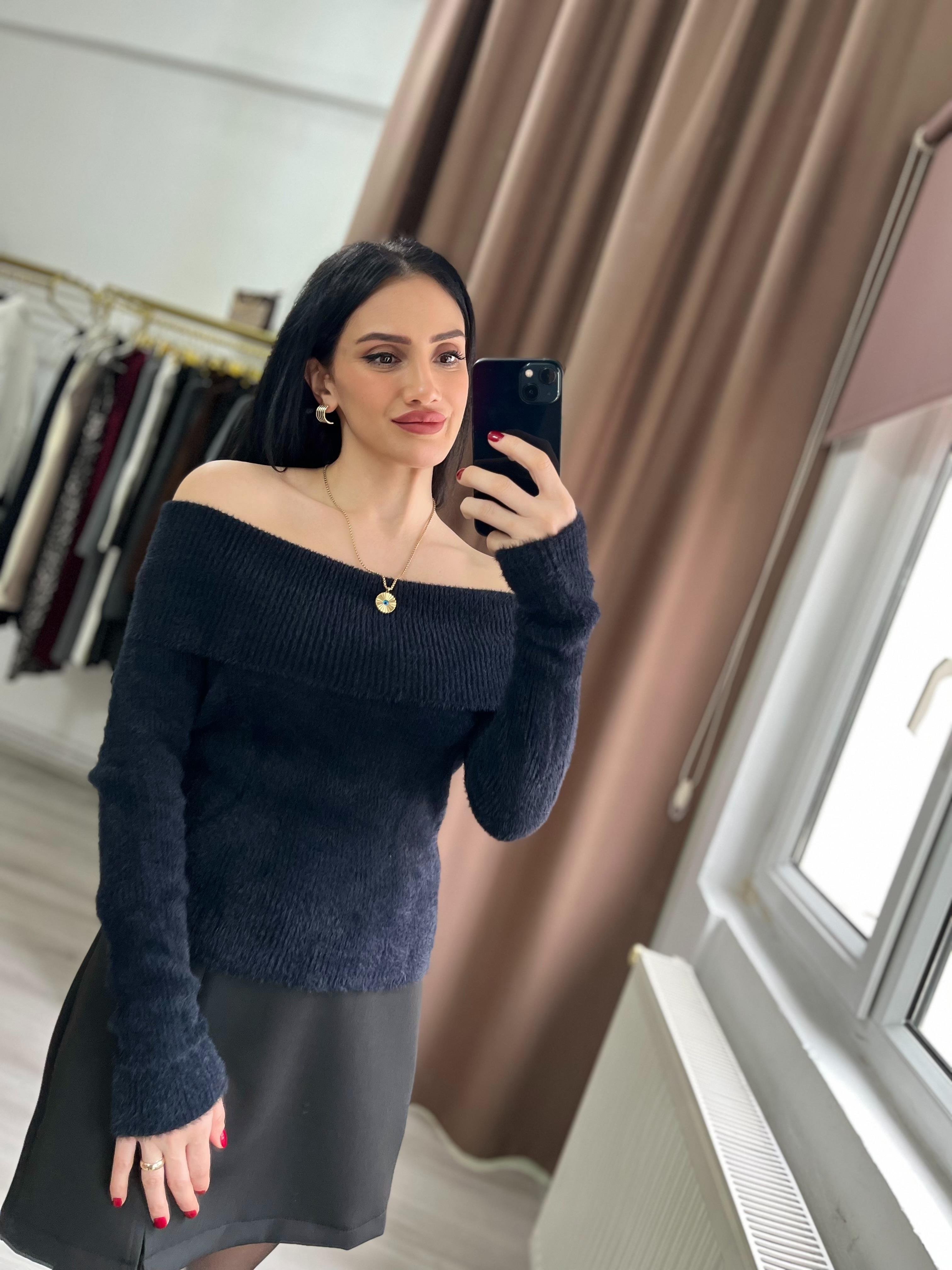 Siyah Madonna Yaka Yumoş Kazak