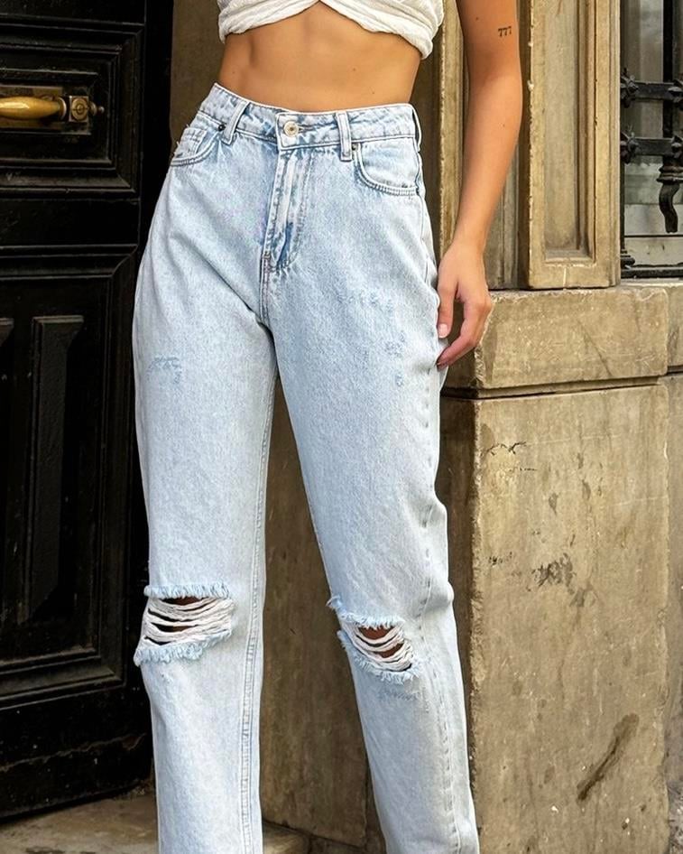 DİZ YIRTIK AÇIK RENK MOM JEAN 