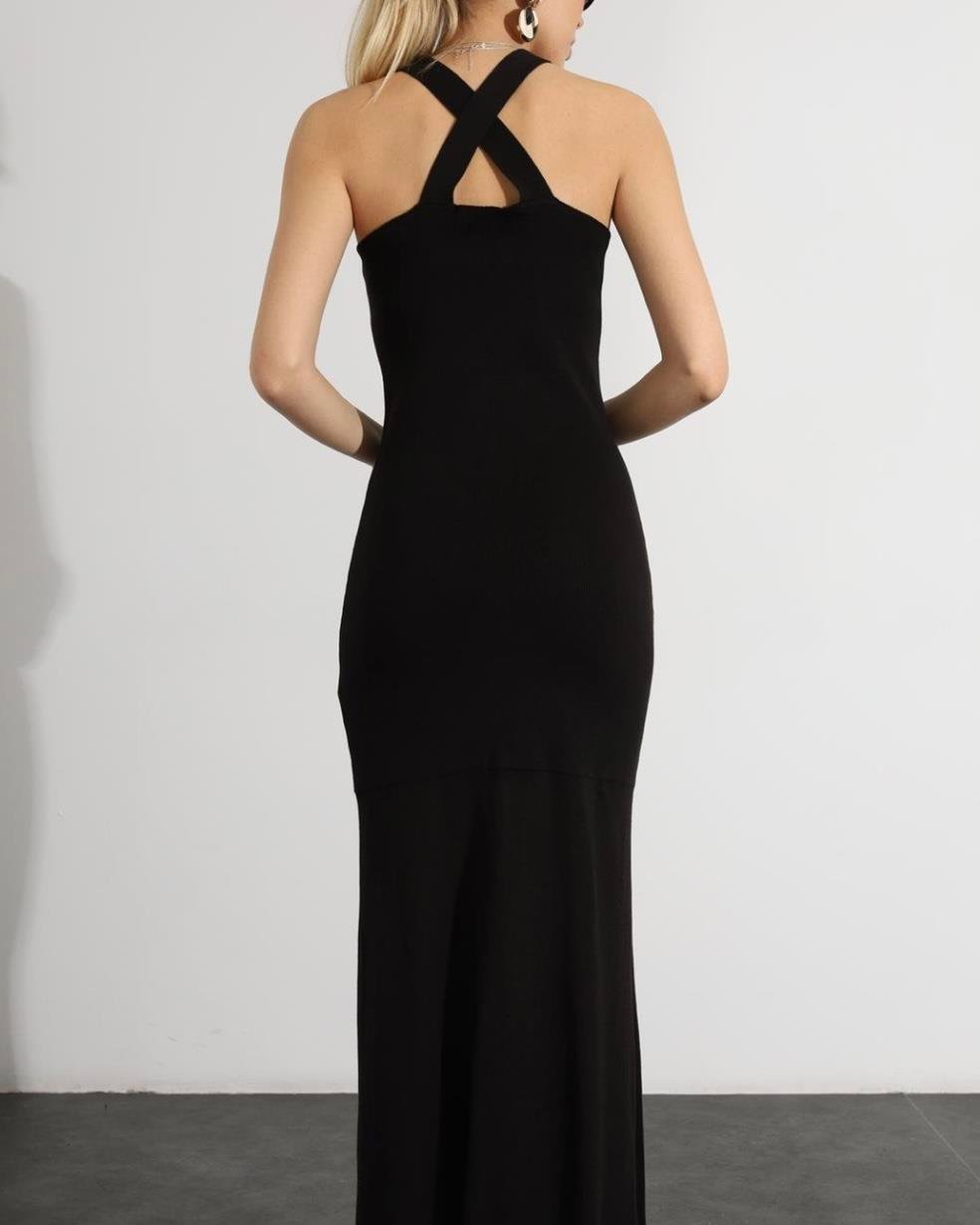 HALTER YAKA UZUN TRİKO ELBİSE