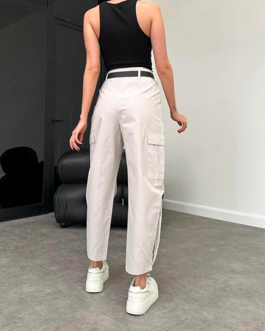 KEMERLİ PARAŞÜT MODEL CEPLİ BEYAZ PANTOLON 