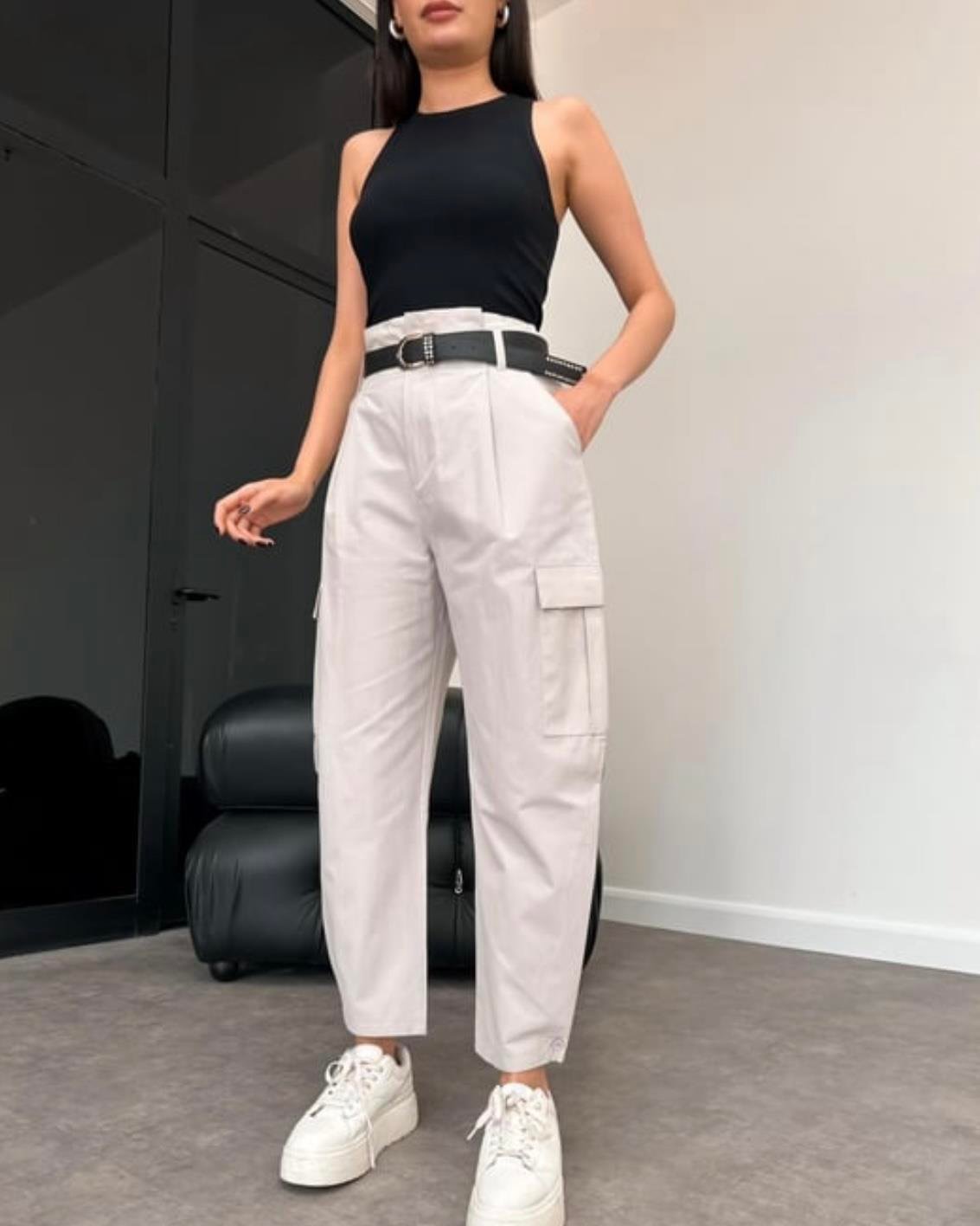 KEMERLİ PARAŞÜT MODEL CEPLİ BEYAZ PANTOLON 