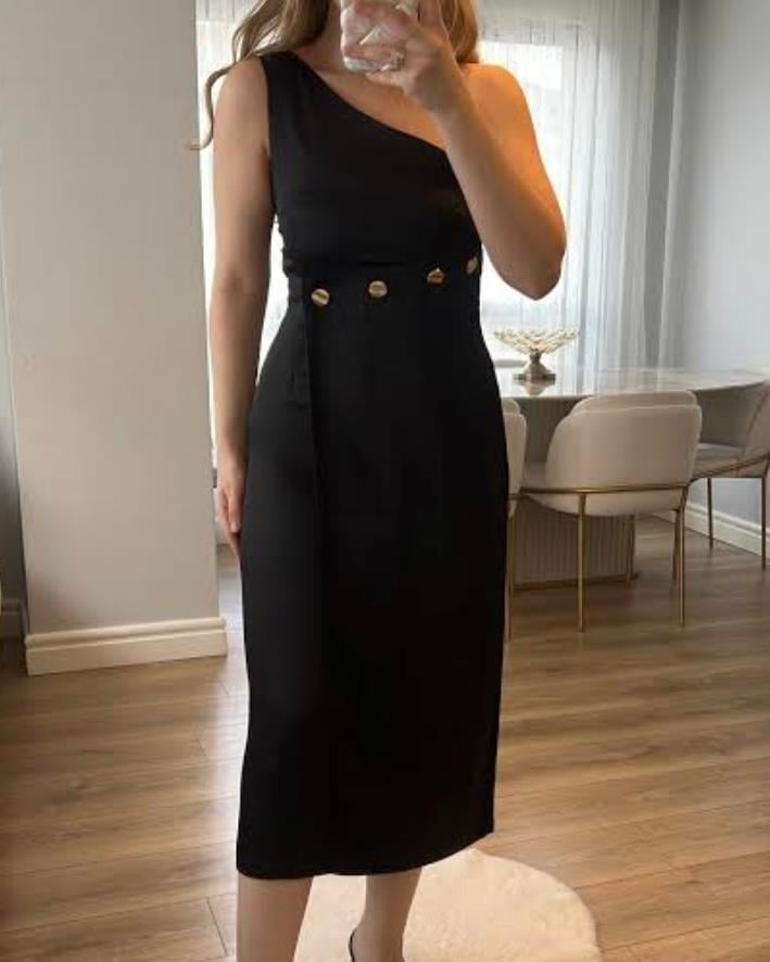 TEK OMUZ BELDE GOLD DÜĞME DETAY SATEN ELBİSE 