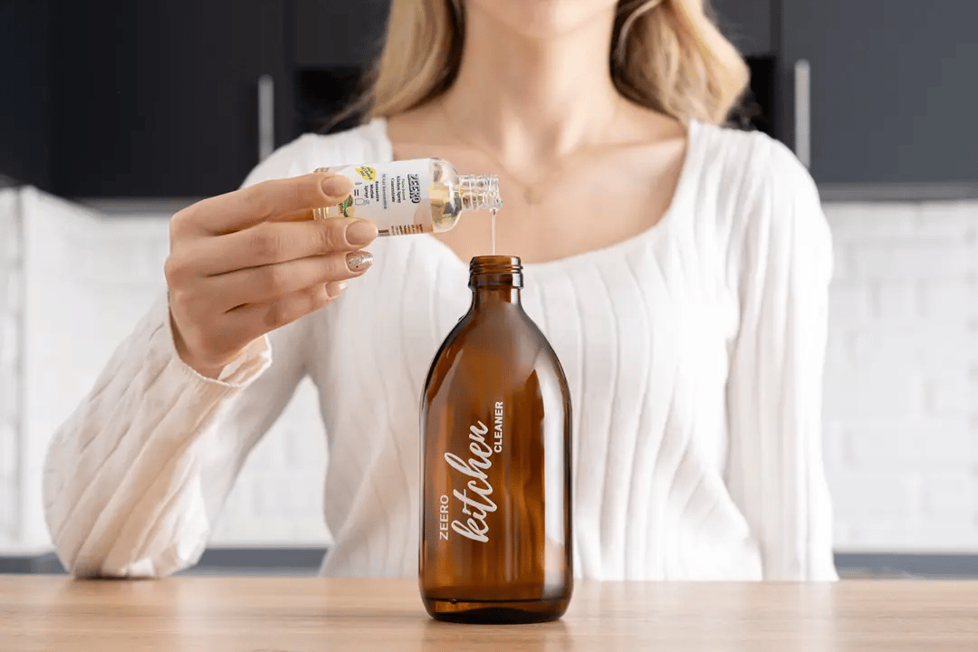 Zeero Amber Cam Sprey Şişesi 500 ml & Kitchen Cleaner Yazılı