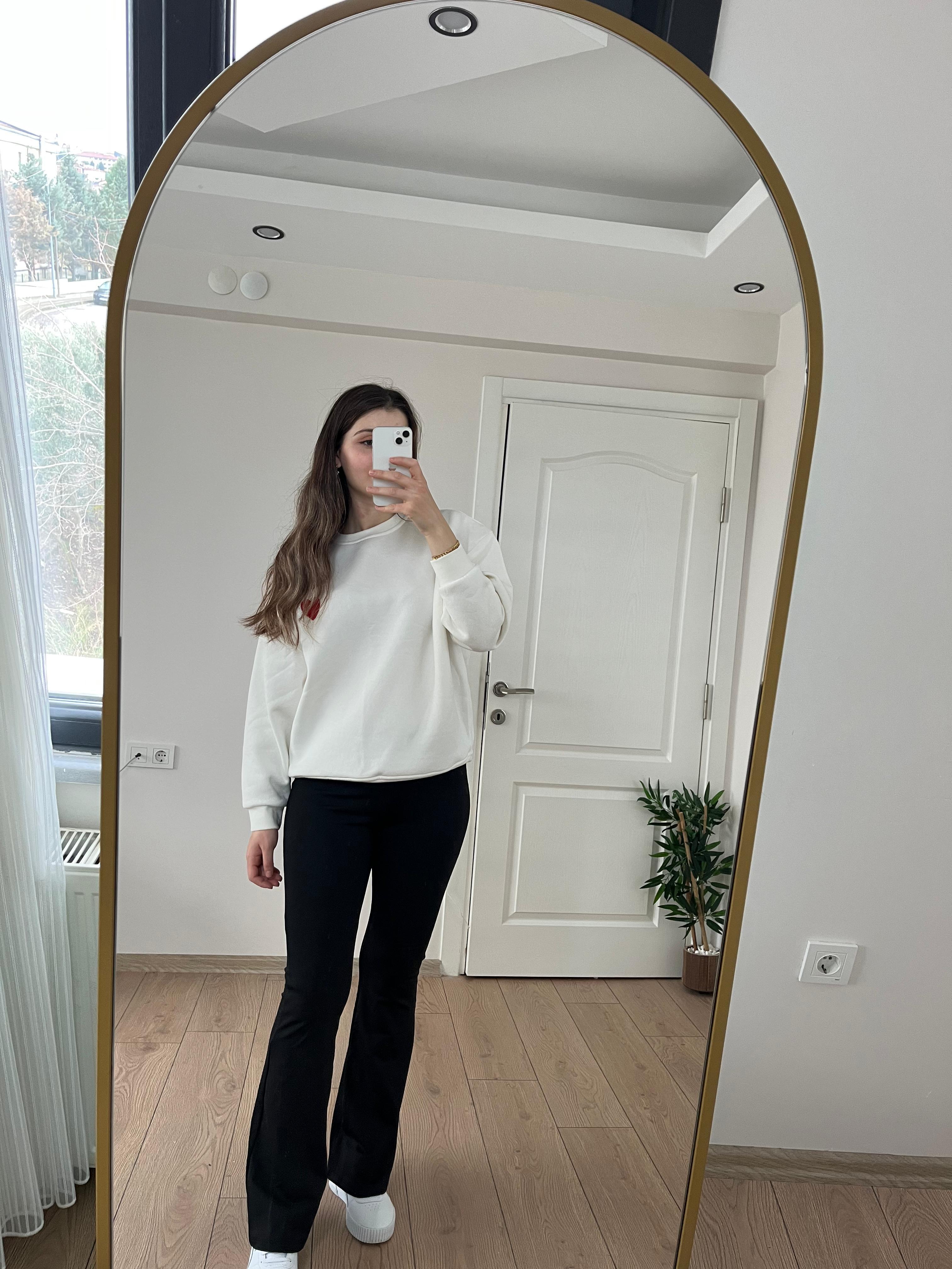 Beyaz Kalp Detaylı Sweatshirt