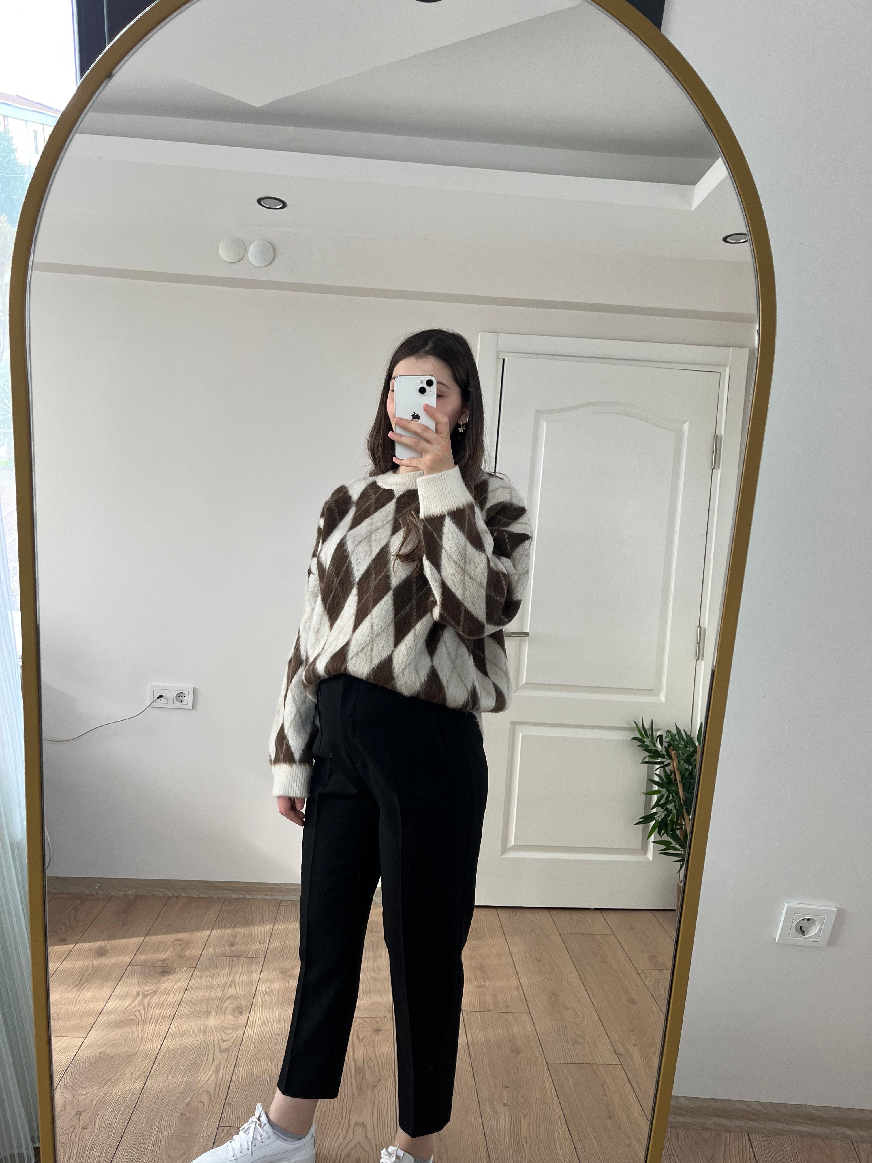 Kahve Krem Renk Baklava Desen Kazak