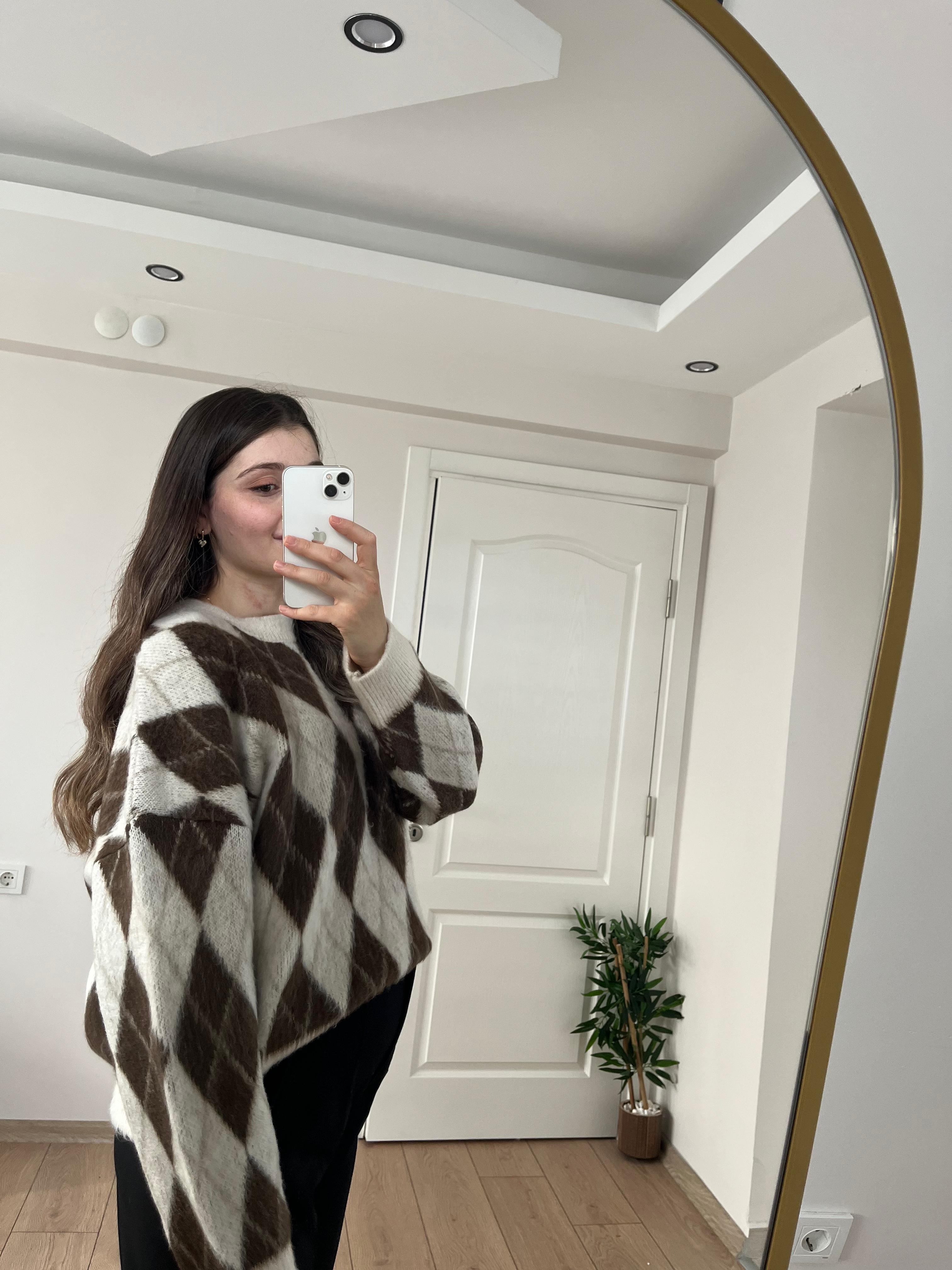 Kahve Krem Renk Baklava Desen Kazak