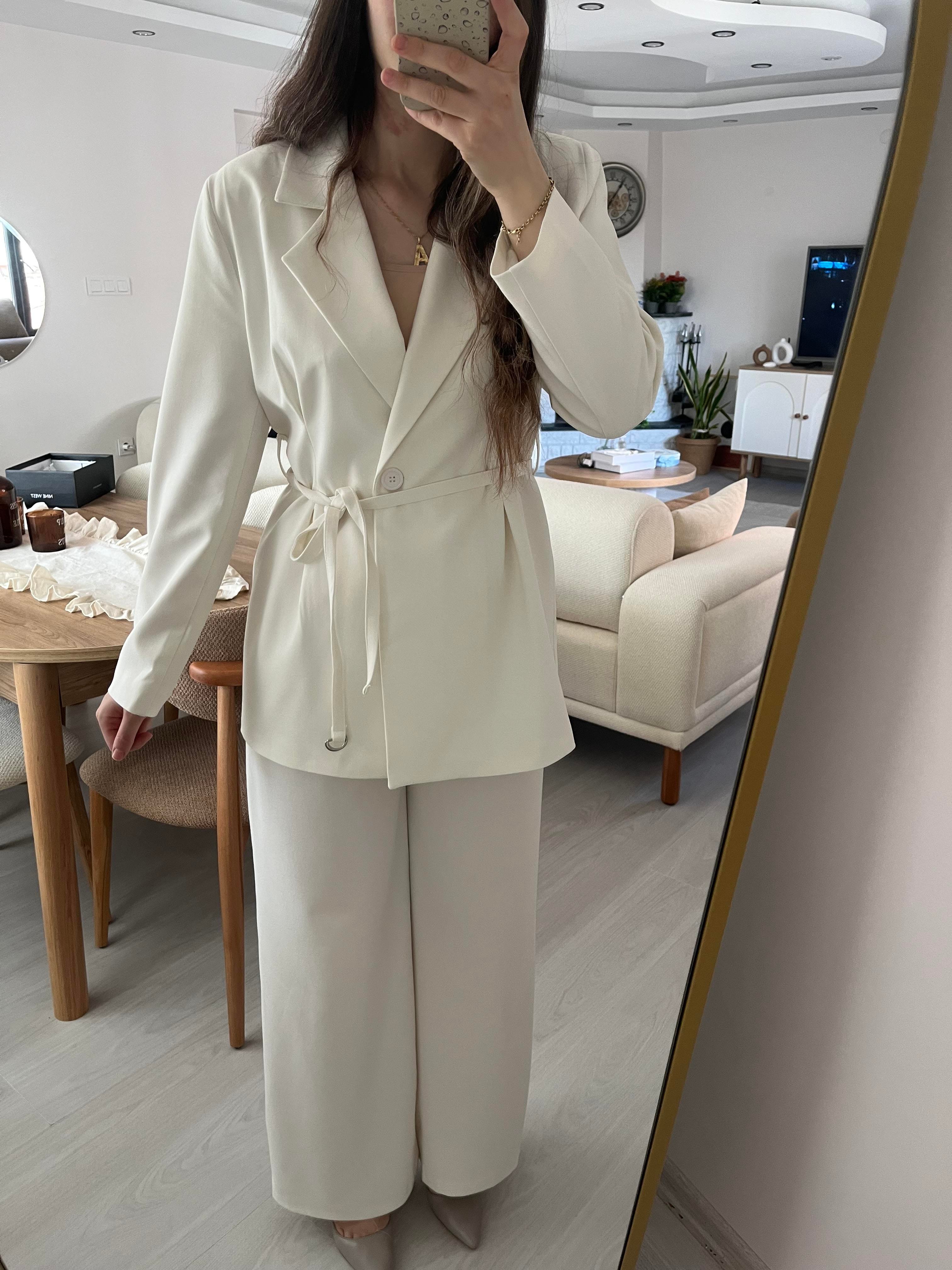 Premium Beyaz Vatkalı Blazer Takım