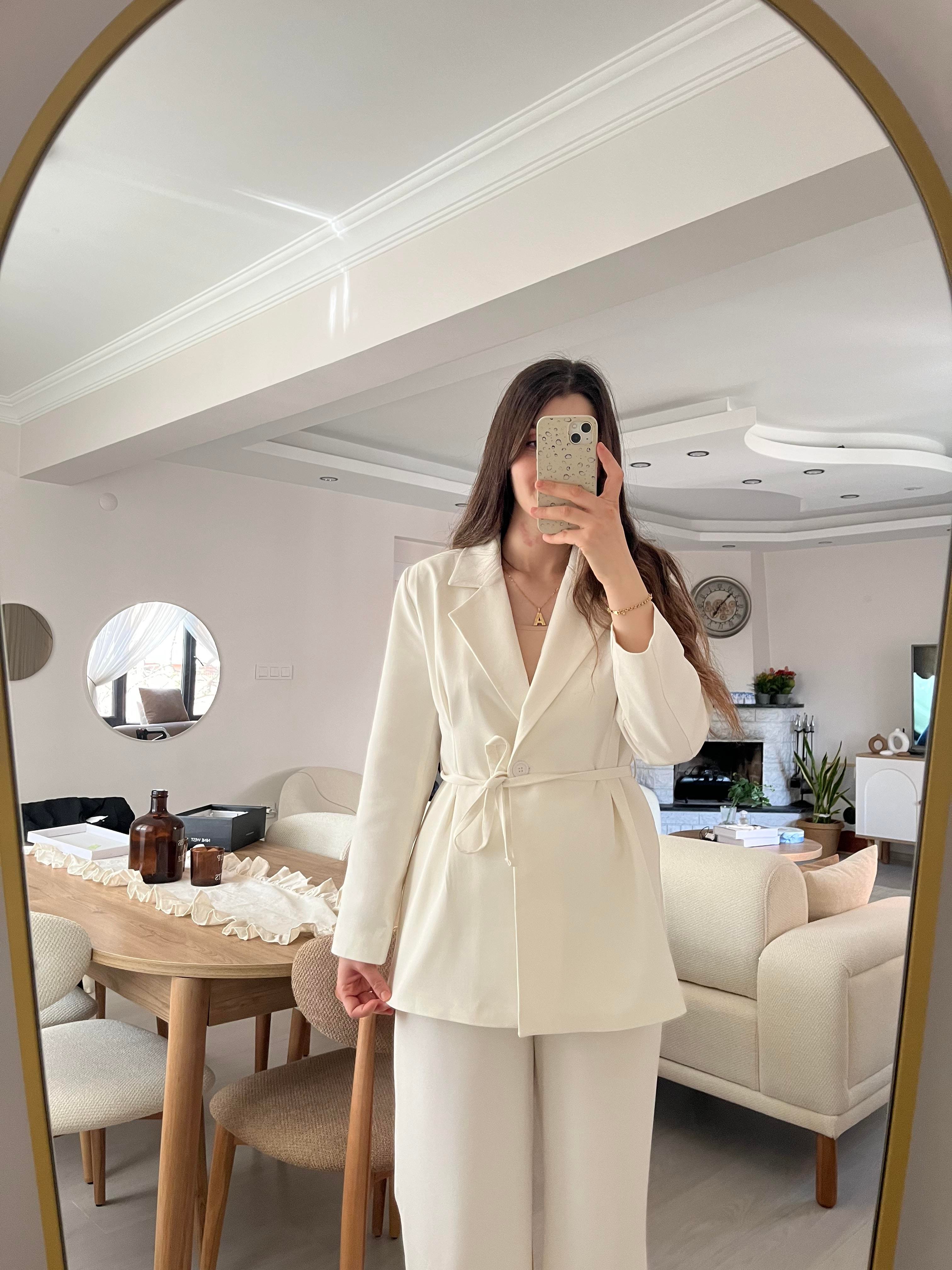Premium Beyaz Vatkalı Blazer Takım