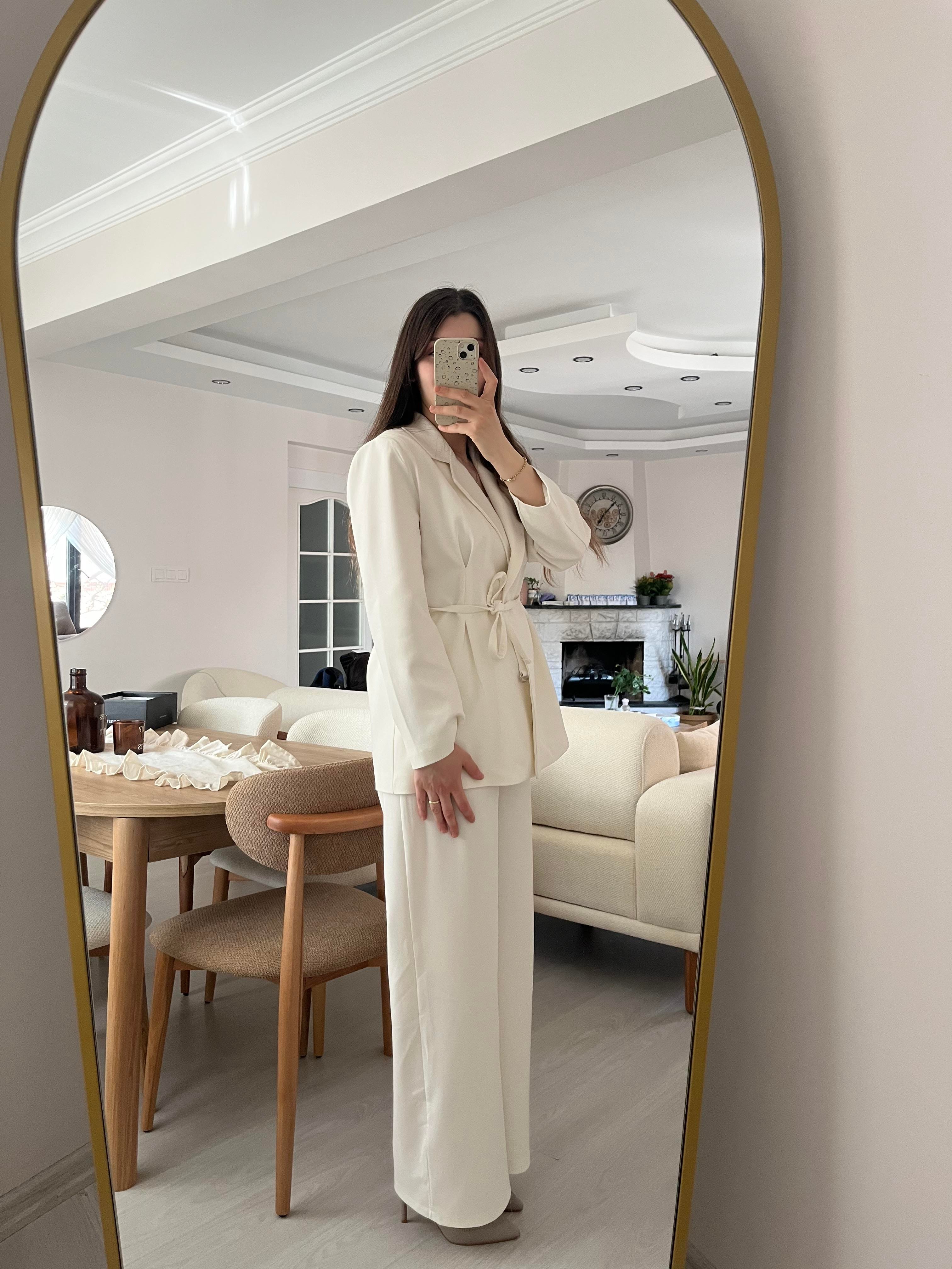 Premium Beyaz Vatkalı Blazer Takım
