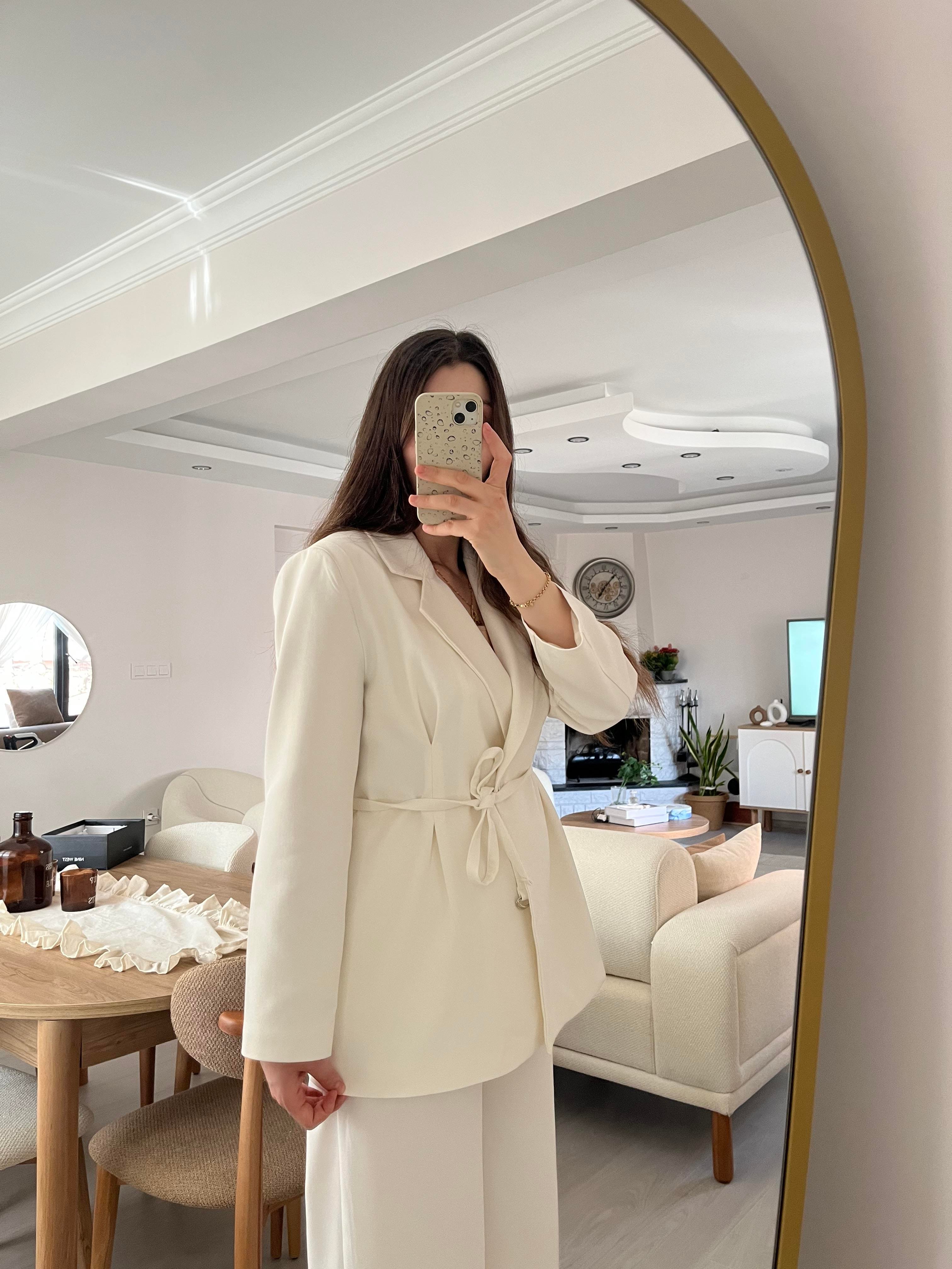 Premium Beyaz Vatkalı Blazer Takım