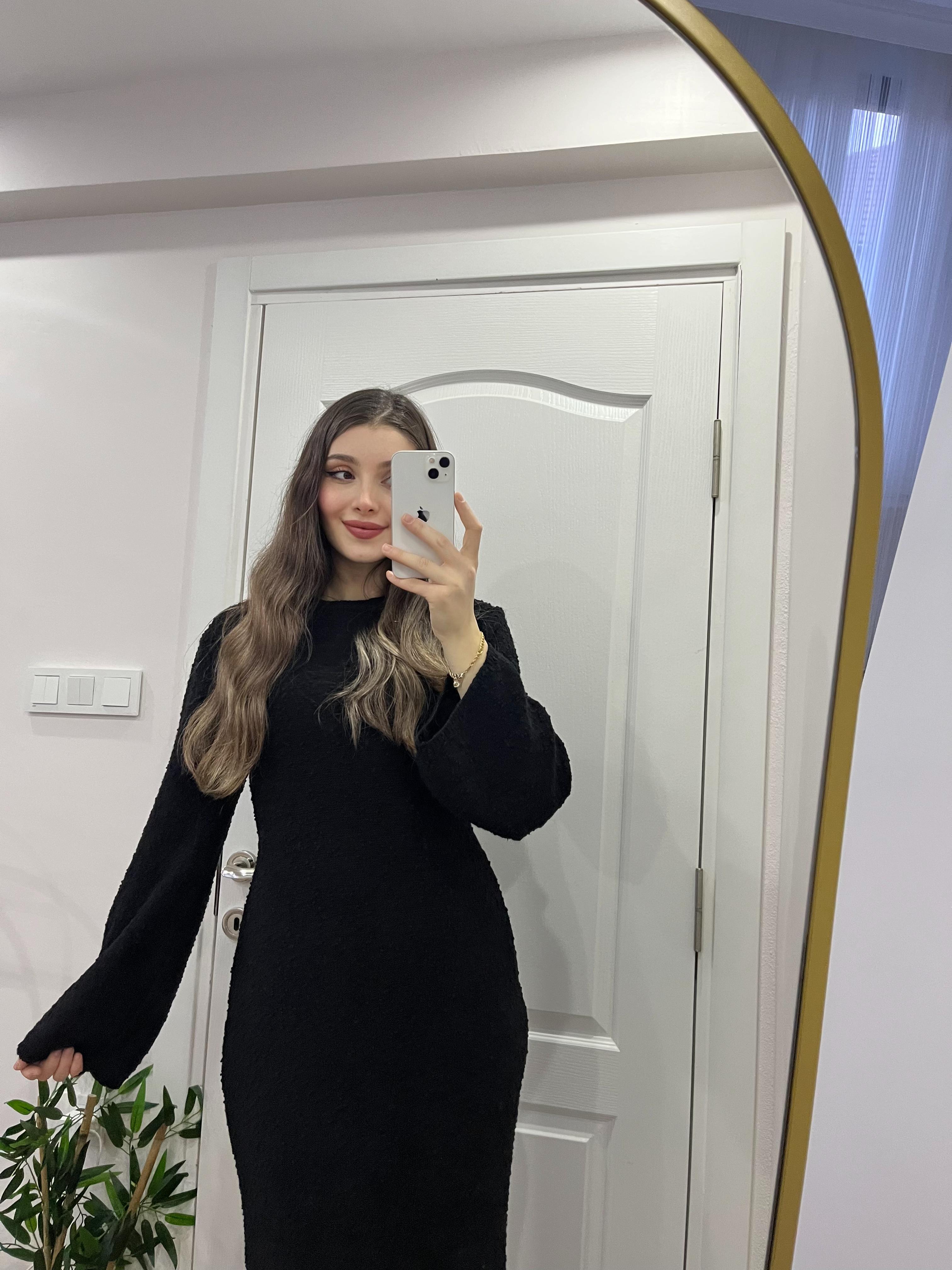 Siyah Bisiklet Yaka Kabartmalı Triko Elnise