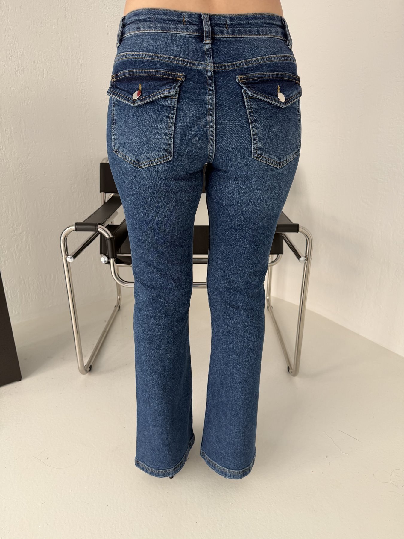 Arka Cebi Kapaklı Likralı Jean Pantolon Mavi