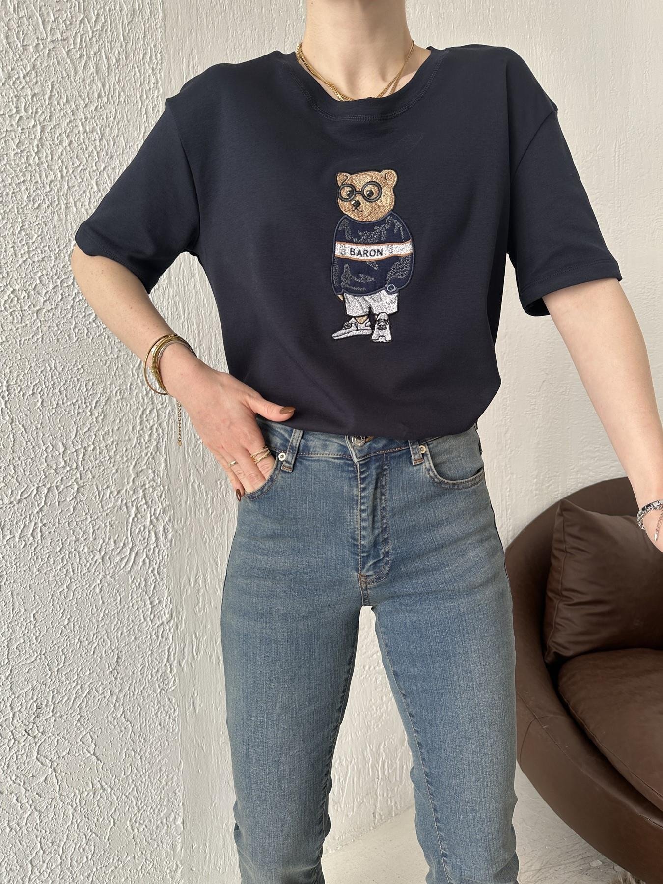 Ayıcık Nakışlı Bisiklet Yaka Tişört LACİVERT