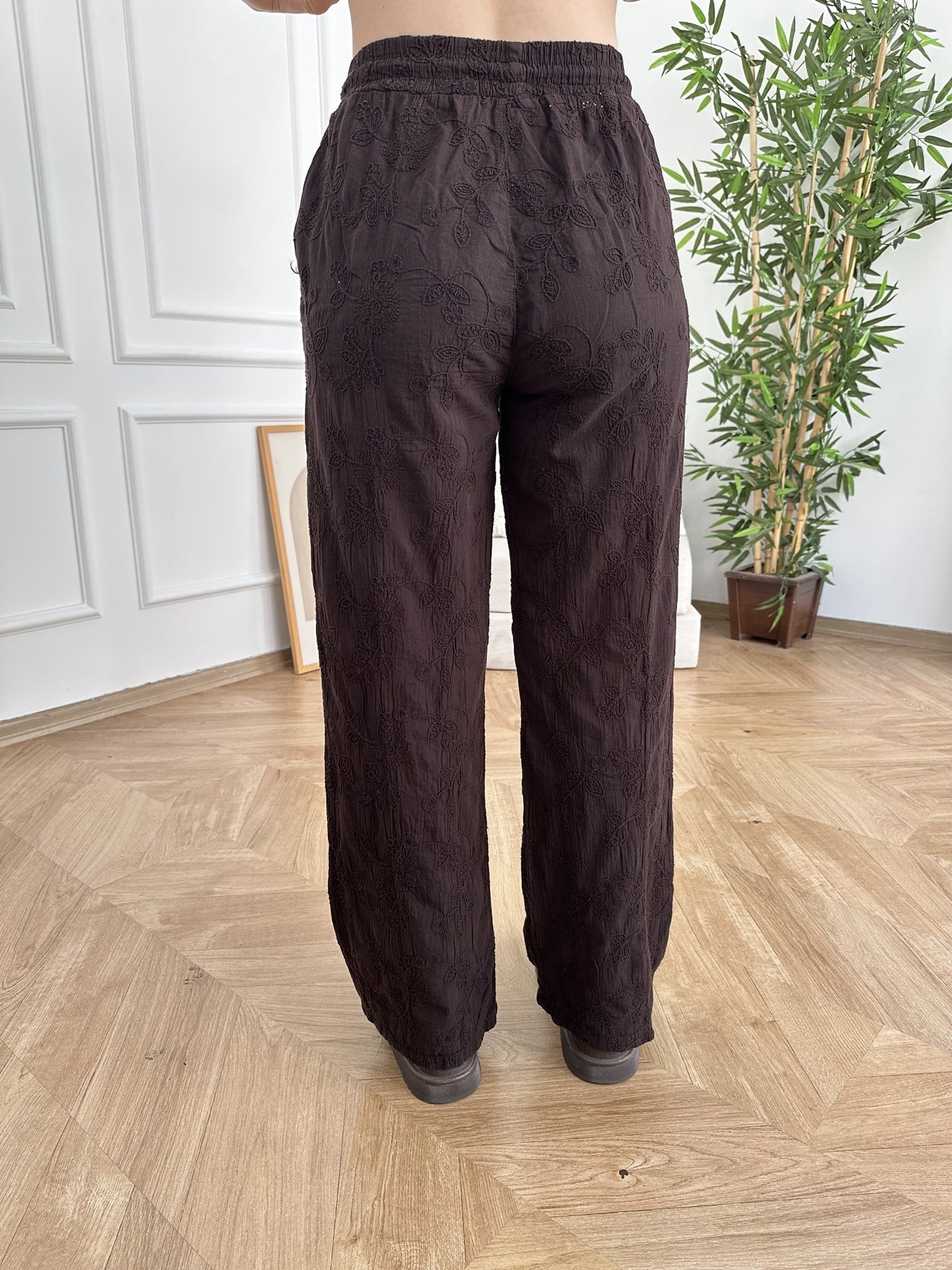 Beli Lastikli Çiçek Nakışlı Pantolon Acı kahve