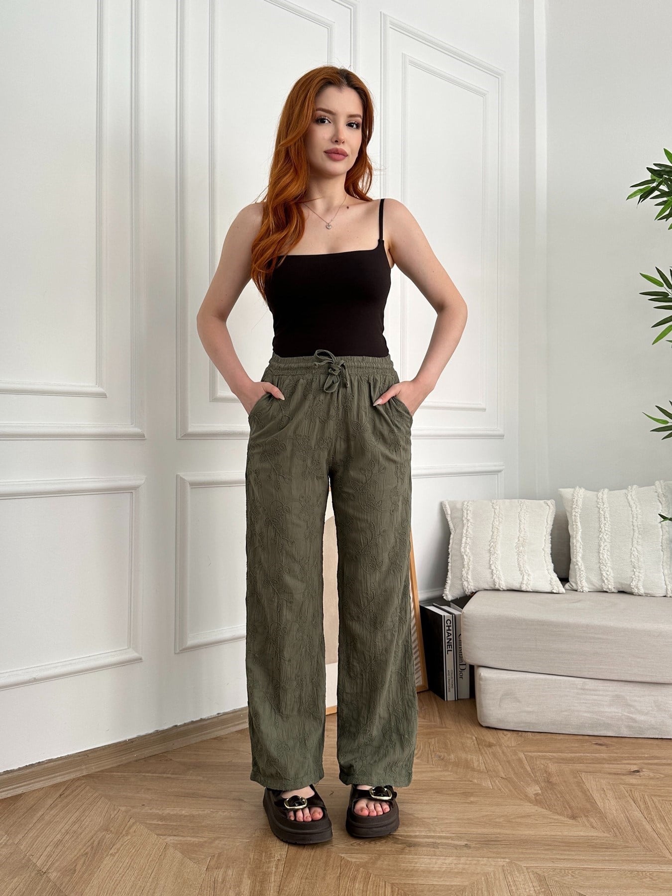 Beli Lastikli Çiçek Nakışlı Pantolon Haki