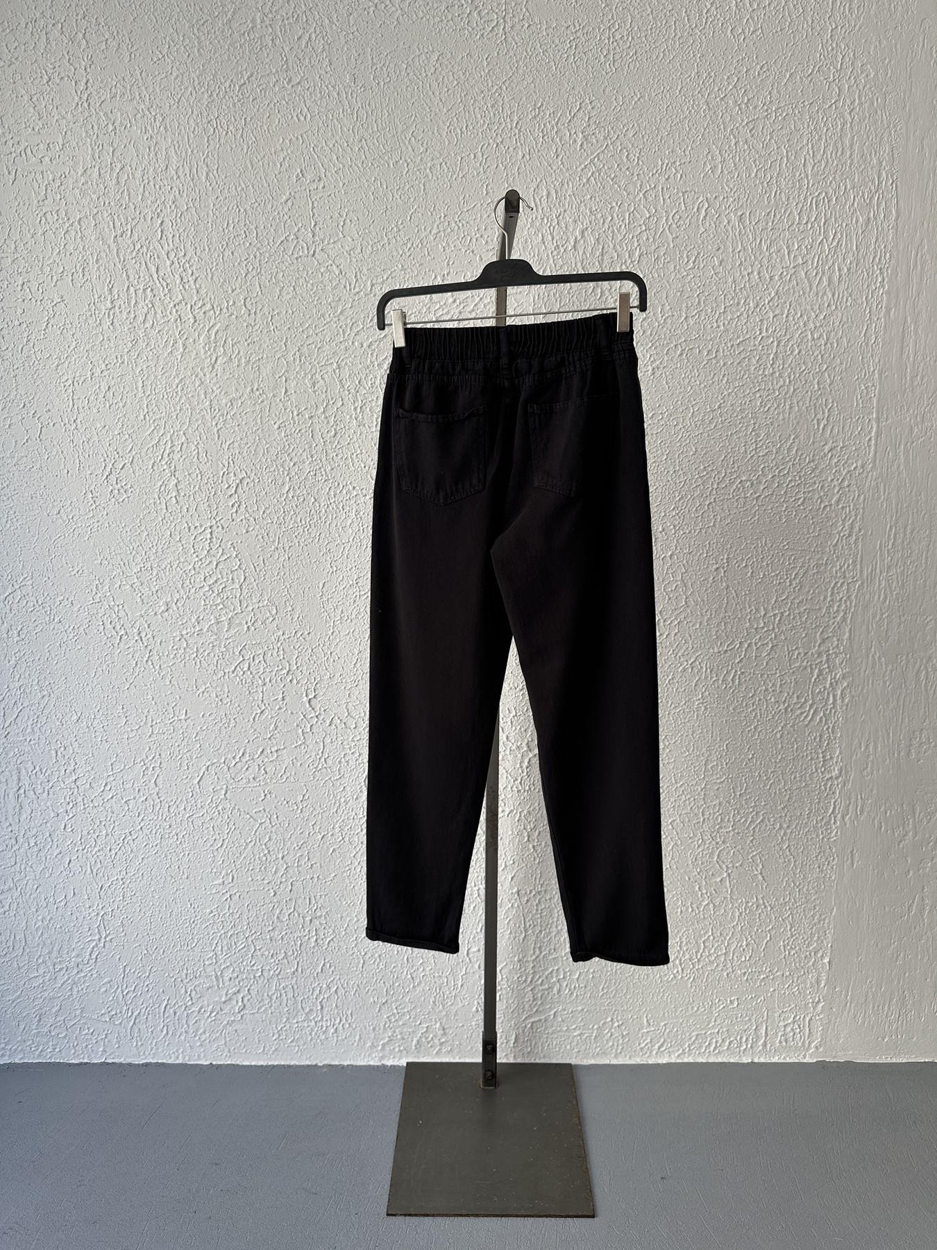 Beli Lastikli Düğme Detay Pantolon Siyah