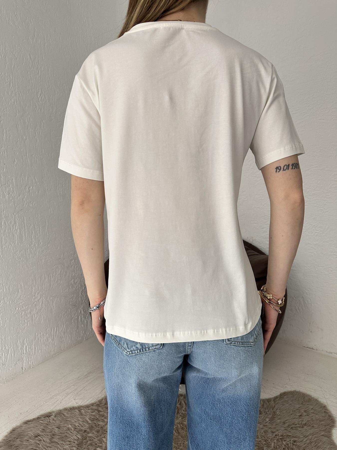 Bisiklet Yaka Aksesuar Detay Tişört Ekru