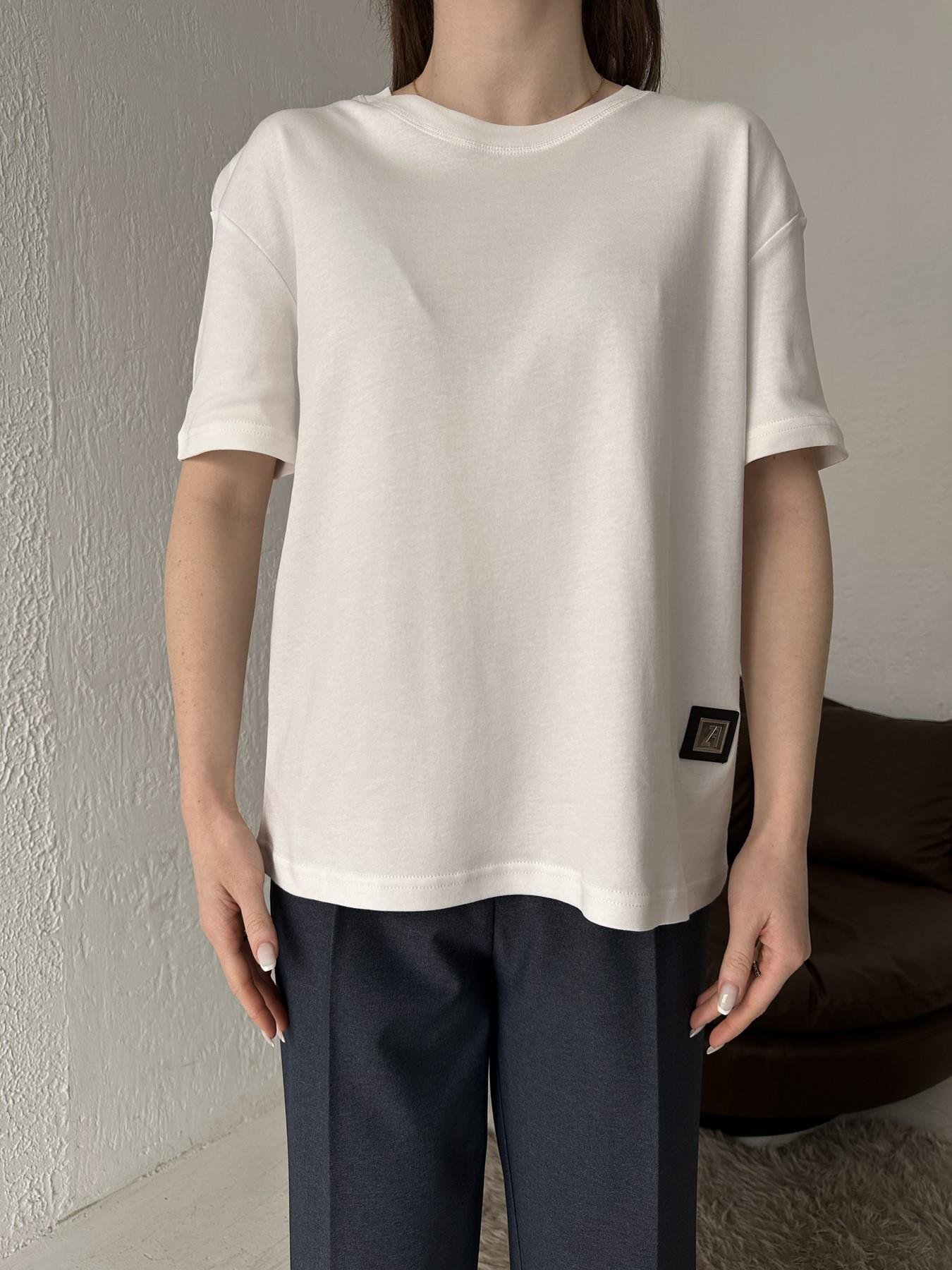 Bisiklet Yaka Metal Detay Tişört BEYAZ