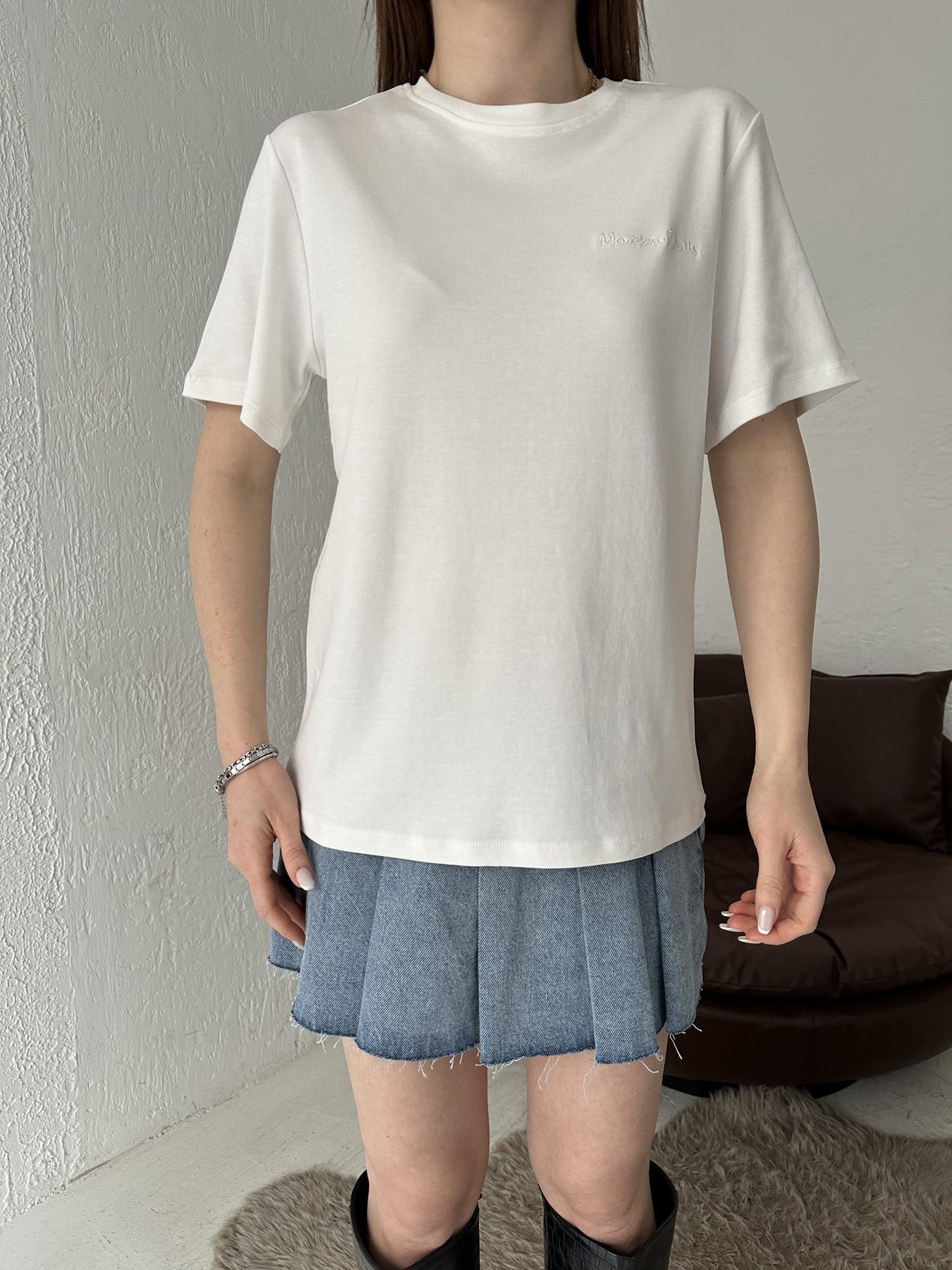 Bisiklet Yaka Nakışlı Tişört BEYAZ