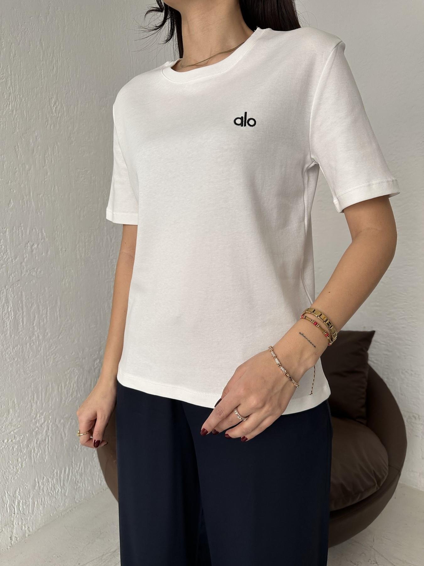 Bisiklet Yaka Nakışlı Tişört BEYAZ