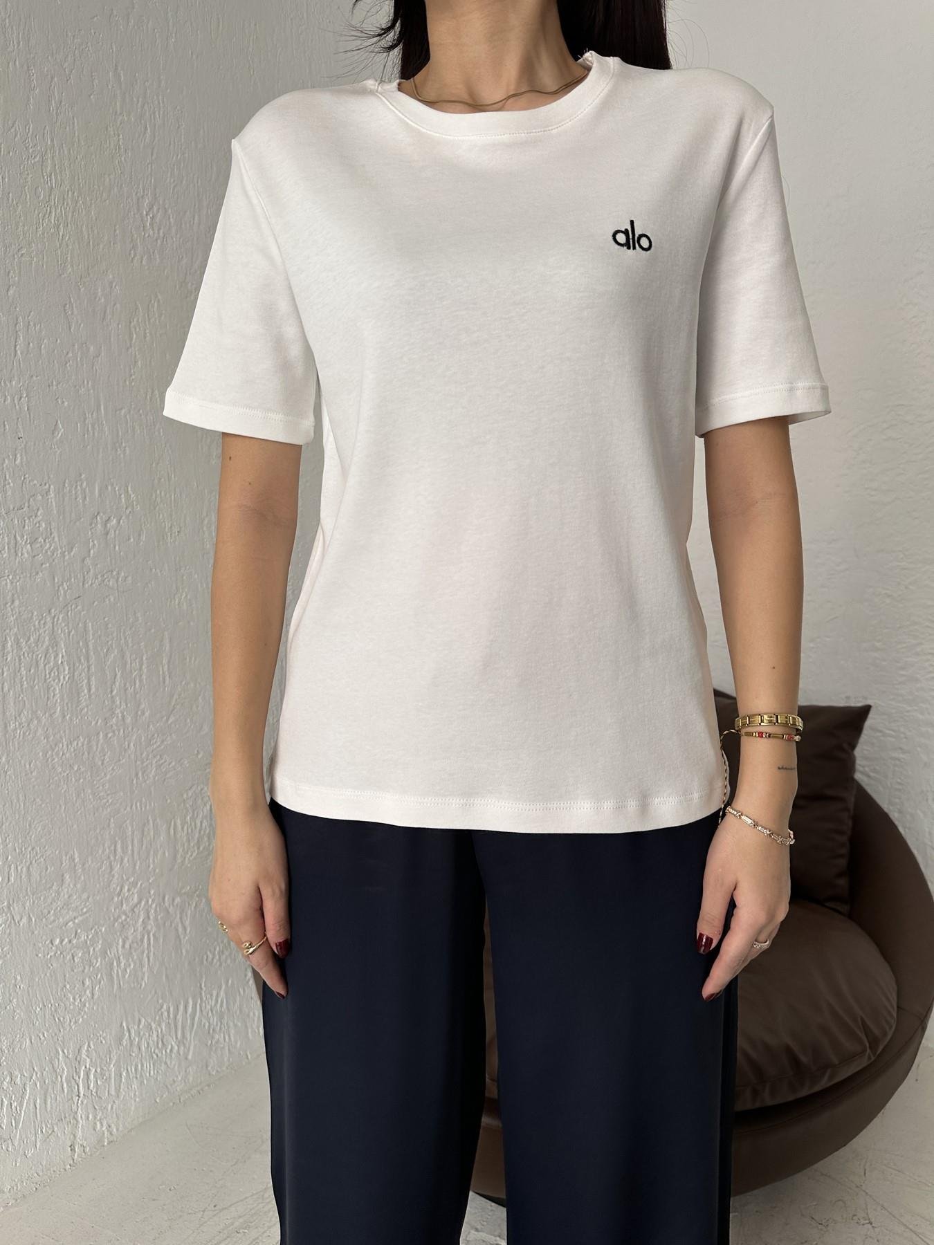 Bisiklet Yaka Nakışlı Tişört BEYAZ