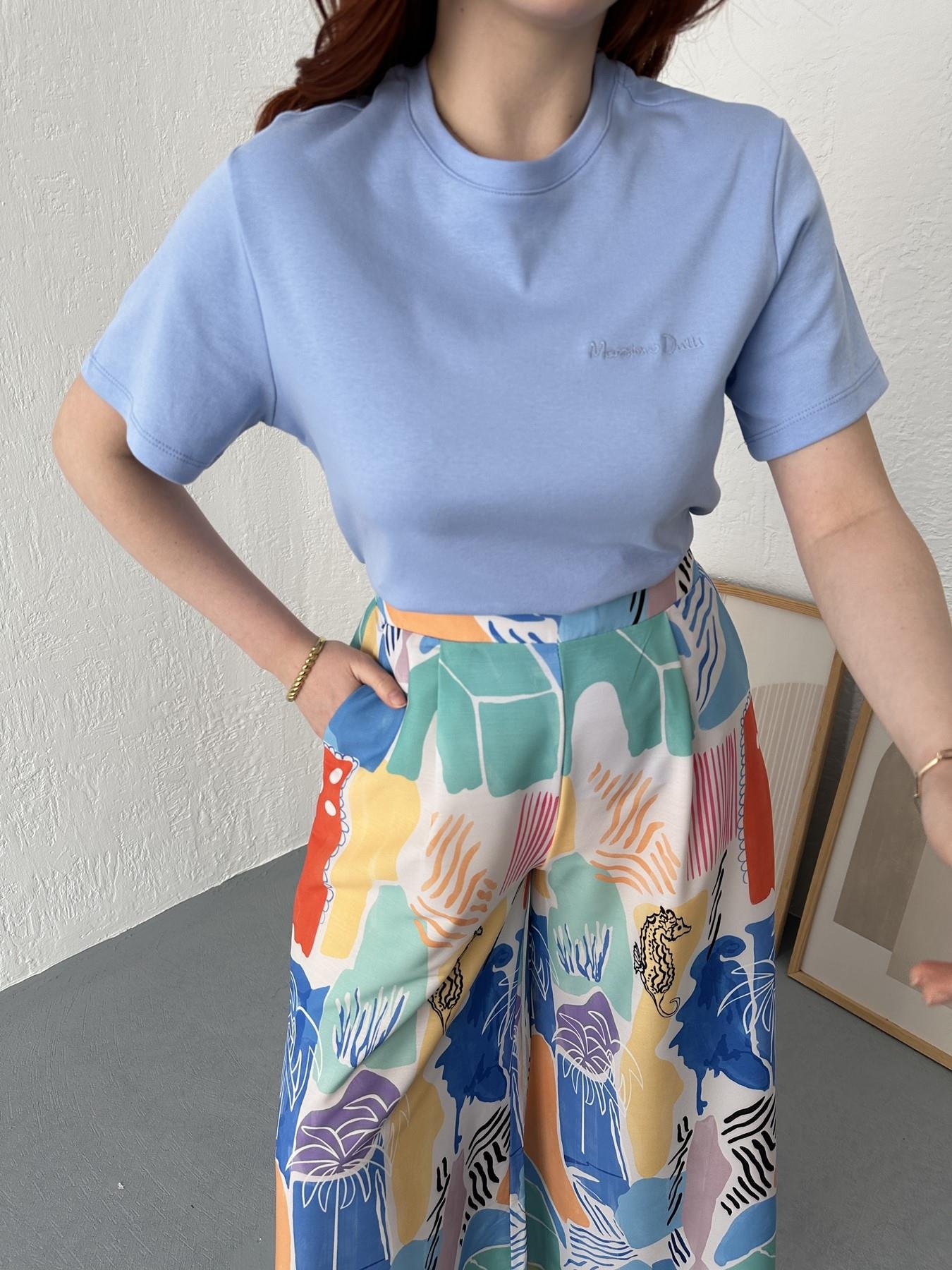 Bisiklet Yaka Nakışlı Tişört Mavi