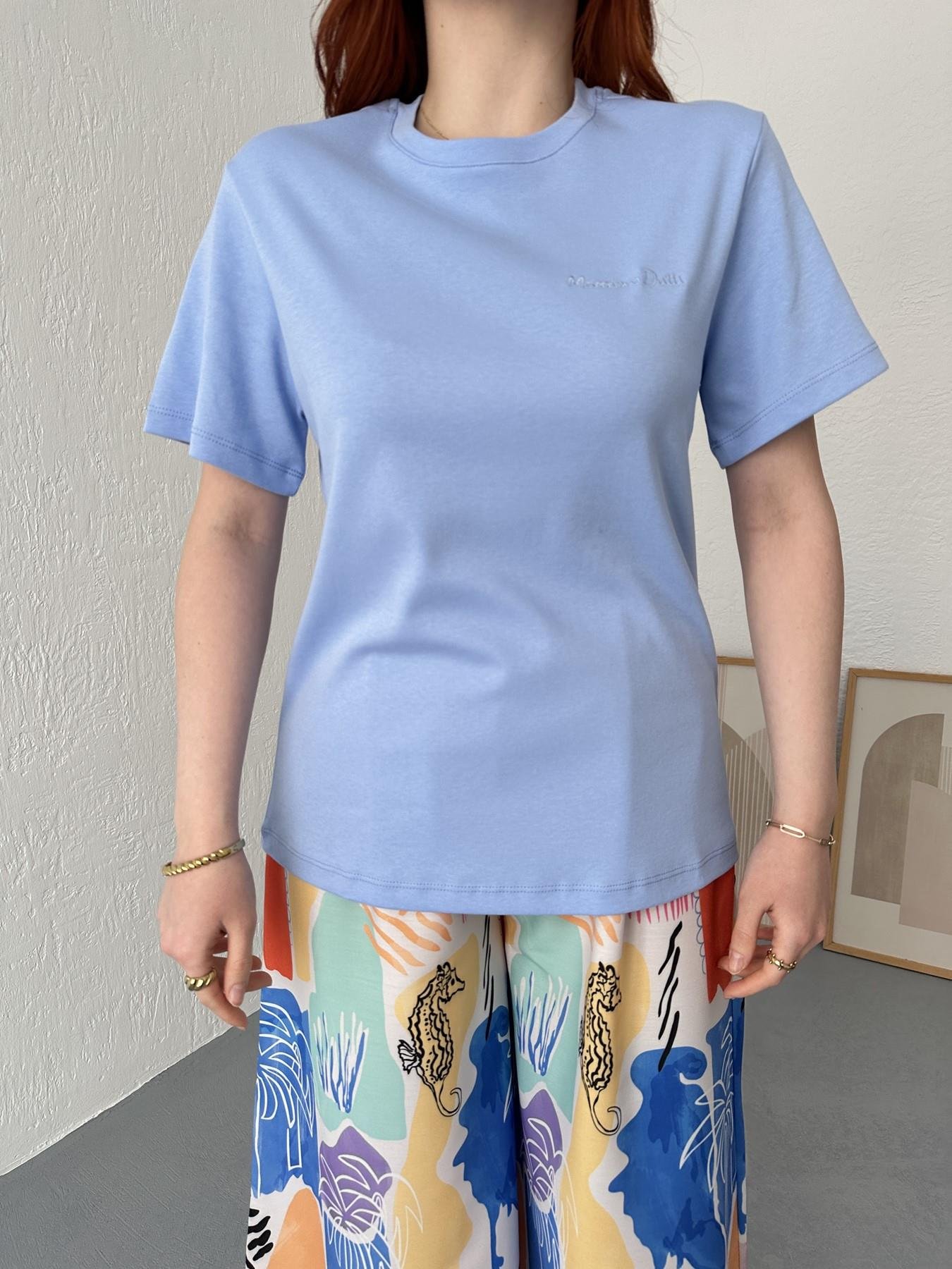 Bisiklet Yaka Nakışlı Tişört Mavi