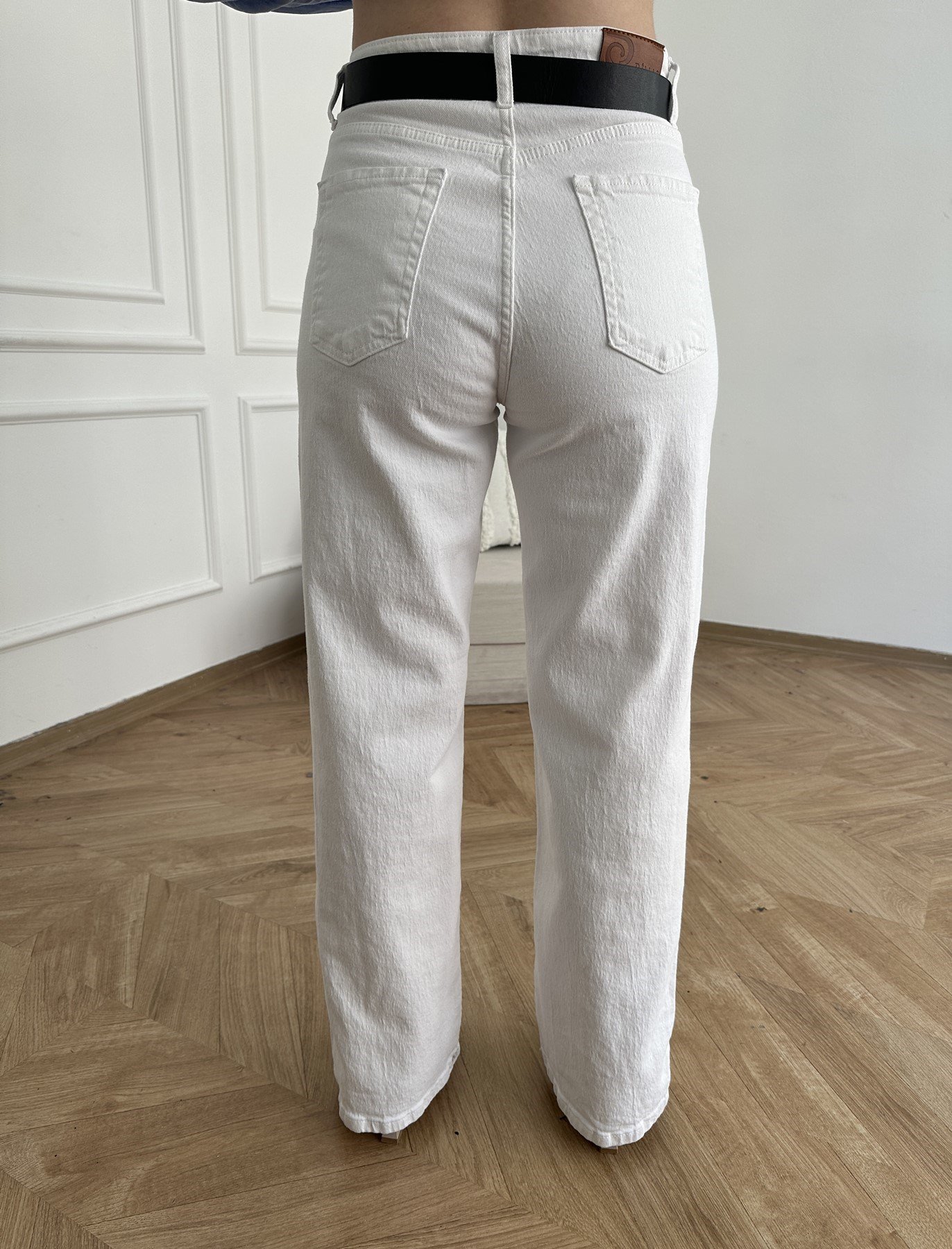 Boru Paça Kemerli Jean Beyaz