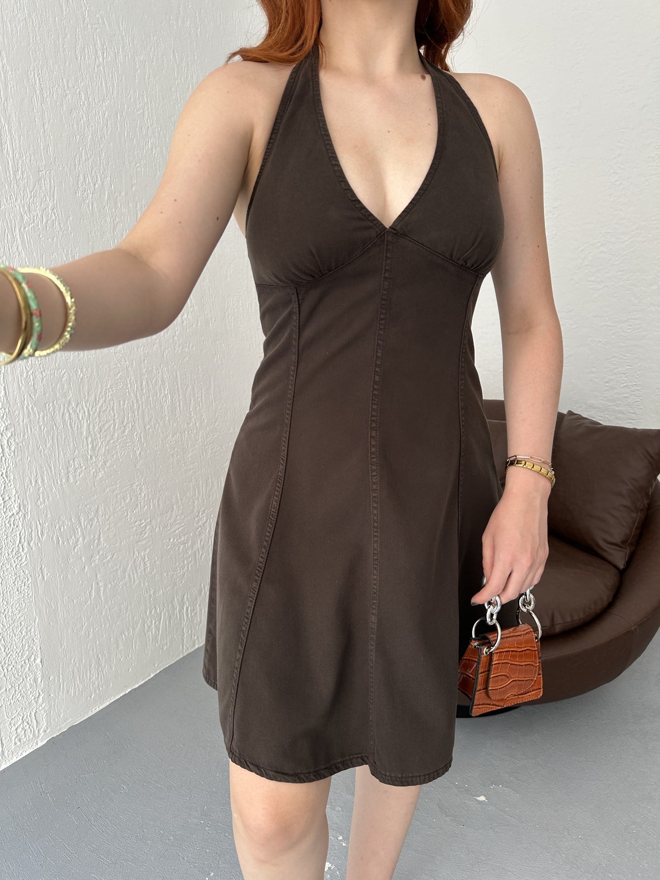 Boyundan Bağlamalı Kısa Elbise Kahve