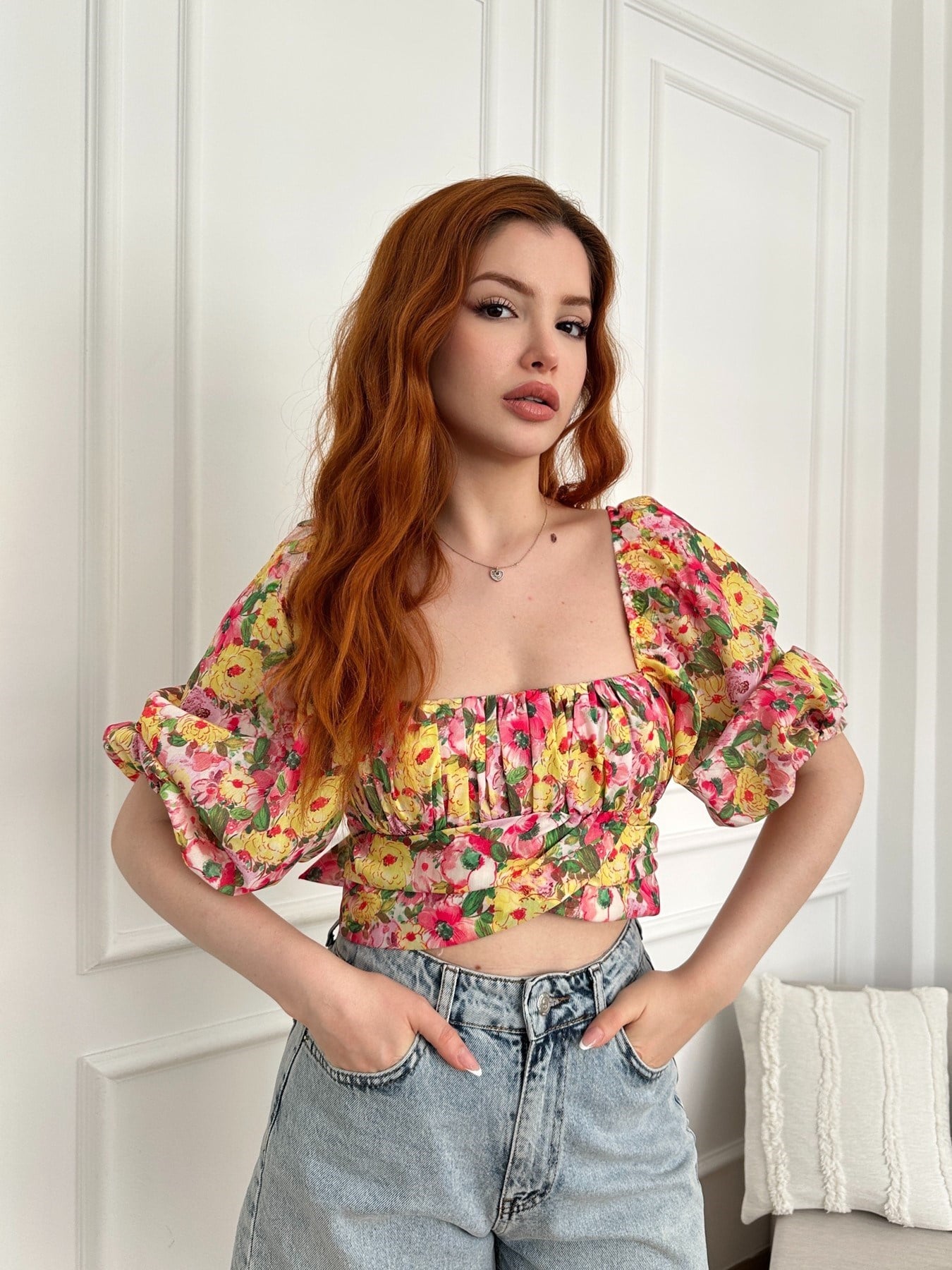 Çiçek Desen Sırt Bağlamalı Crop Bluz Sarı