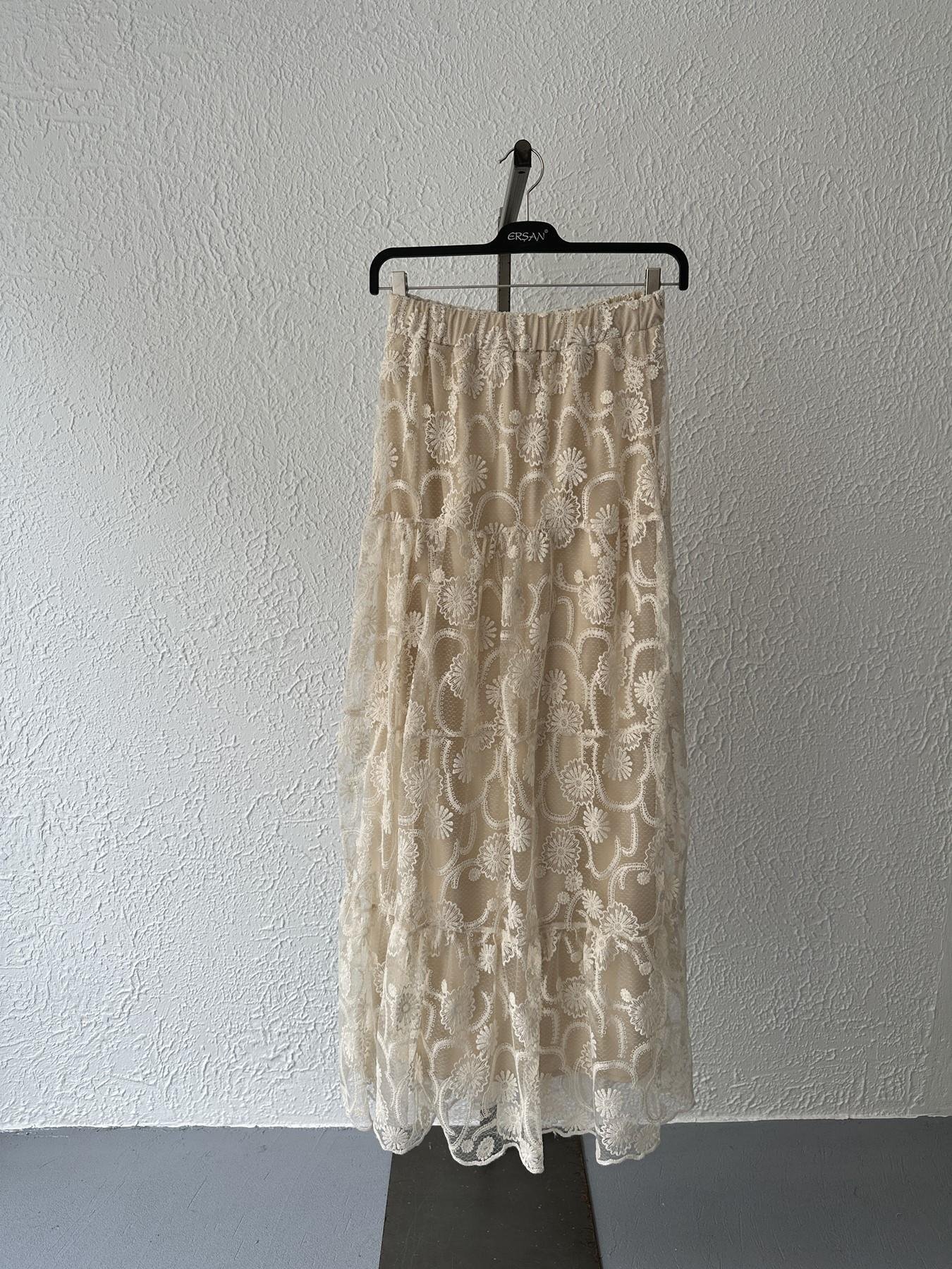 Çiçek Nakışlı Uzun Etek Bej
