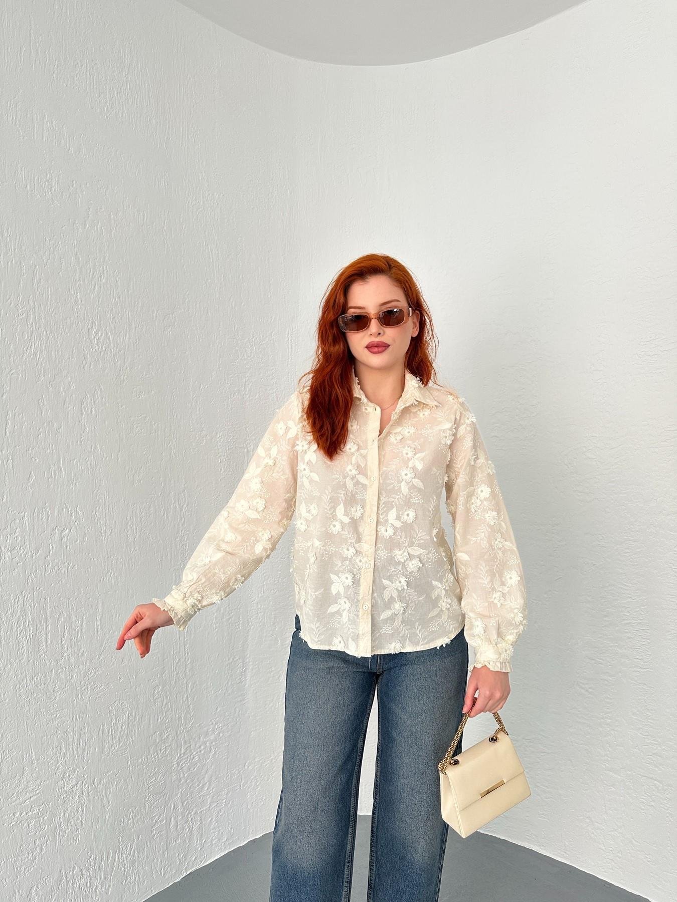 Çiçekleri Püsküllü Gömlek Bej