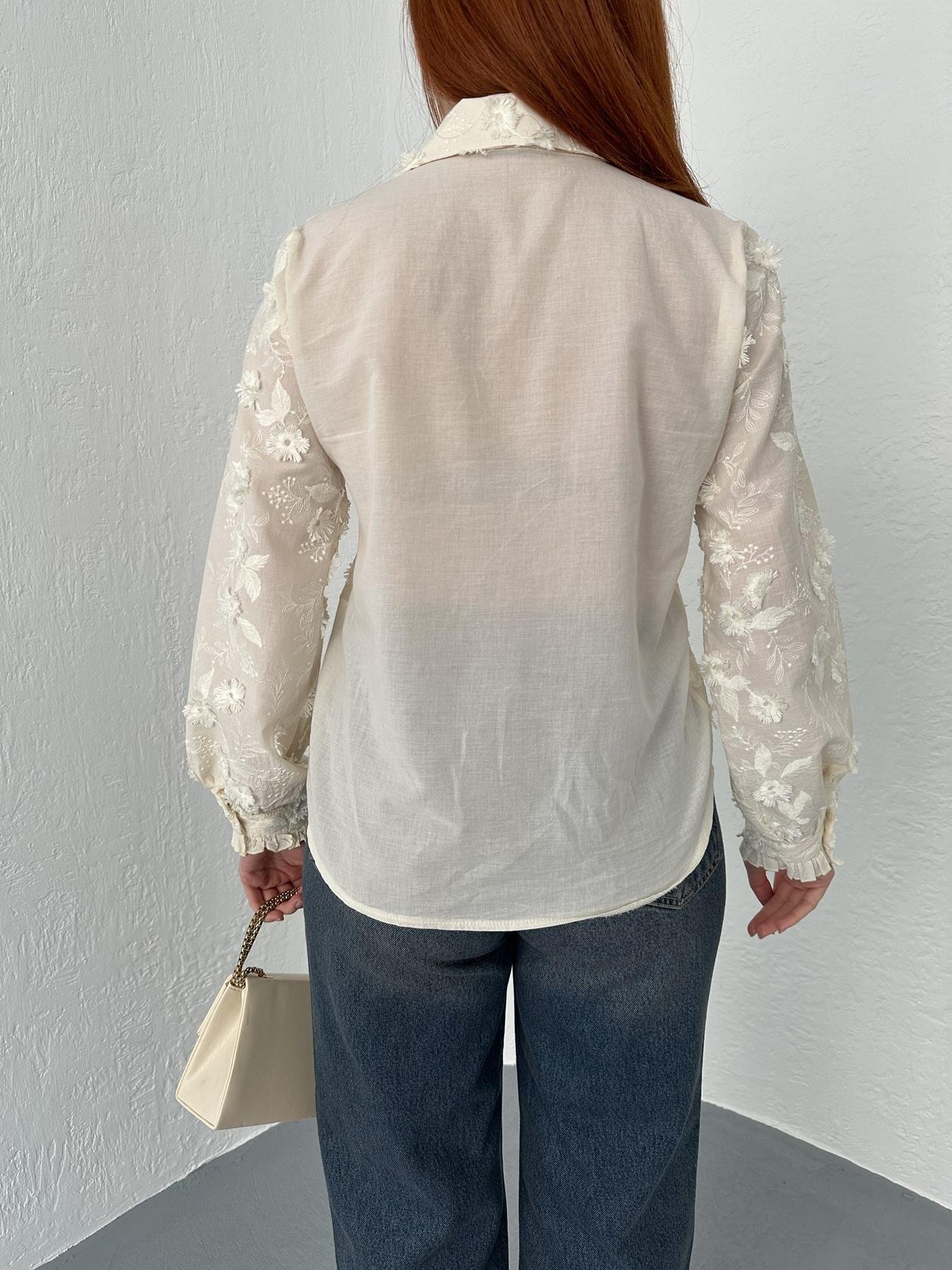 Çiçekleri Püsküllü Gömlek Bej