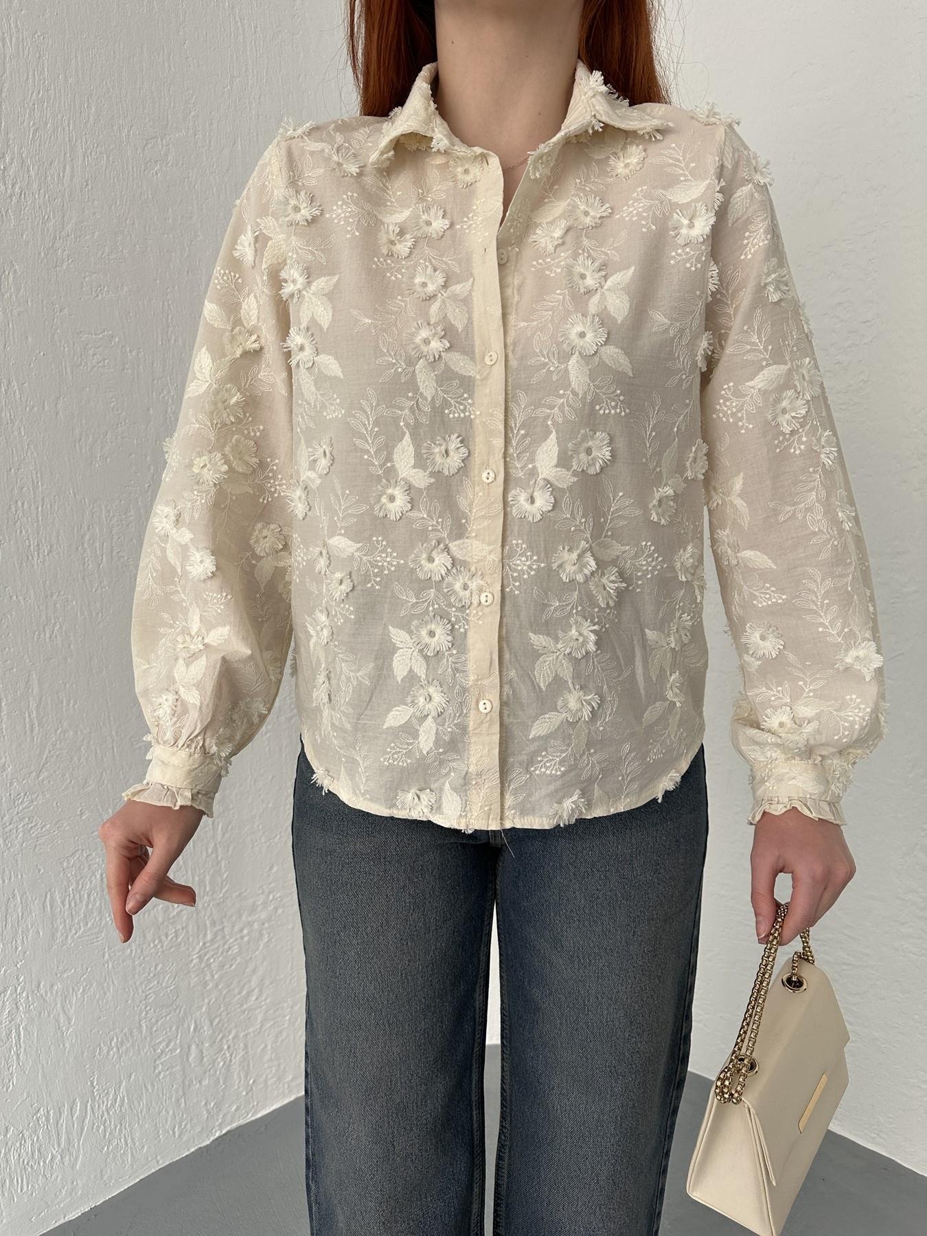 Çiçekleri Püsküllü Gömlek Bej