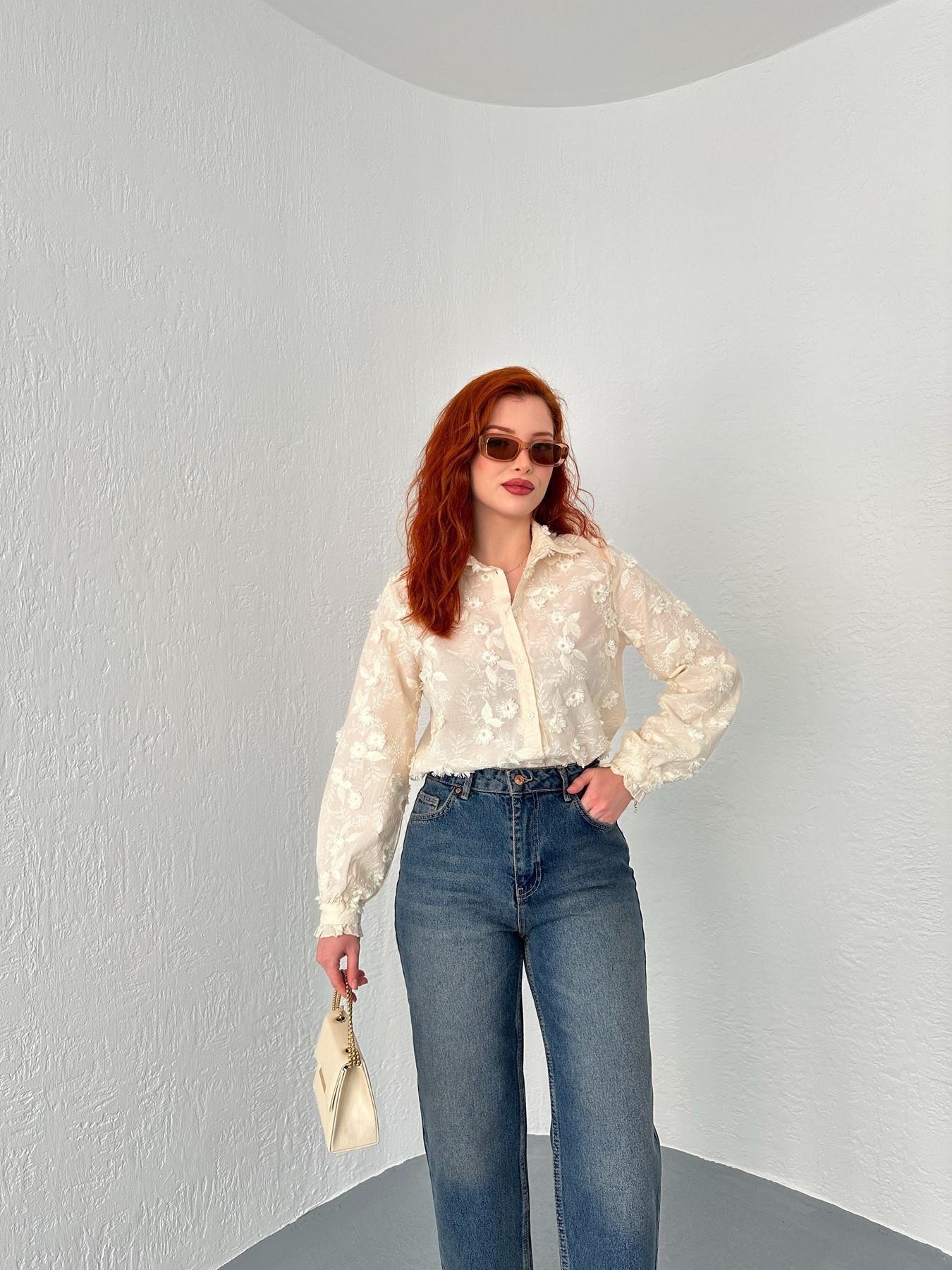 Çiçekleri Püsküllü Gömlek Bej