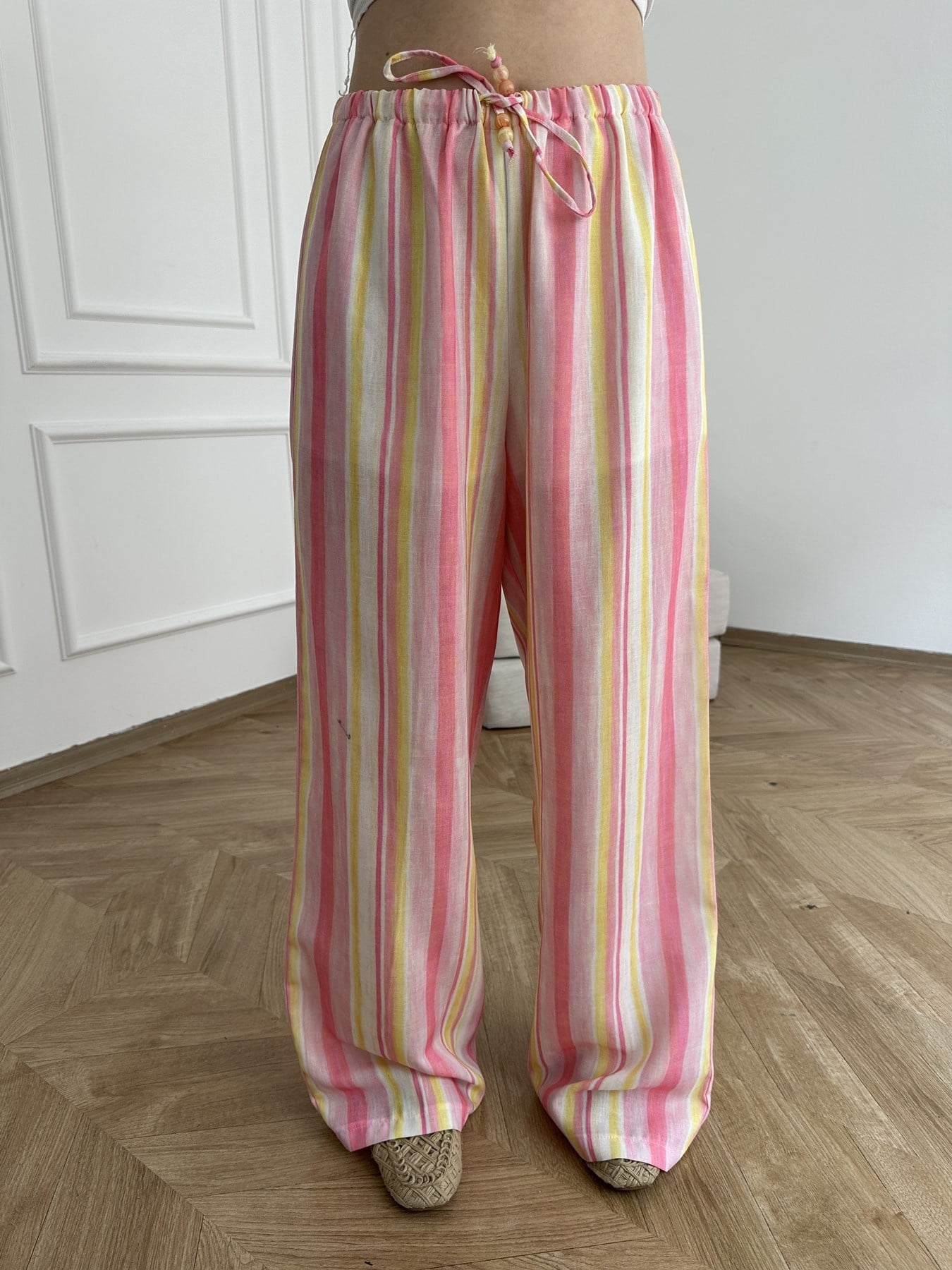 Çizgili Bol Paça Boncuk Detaylı Pantolon Pembe