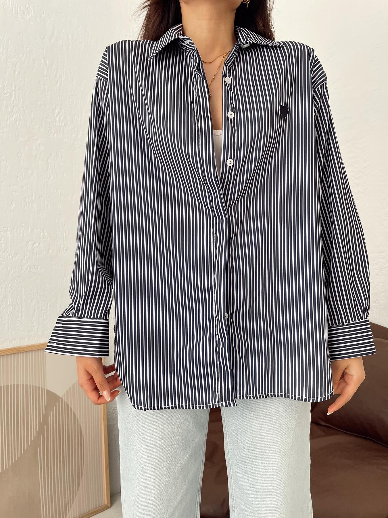 Çizgili Kalp Nakışlı Gömlek LACİVERT