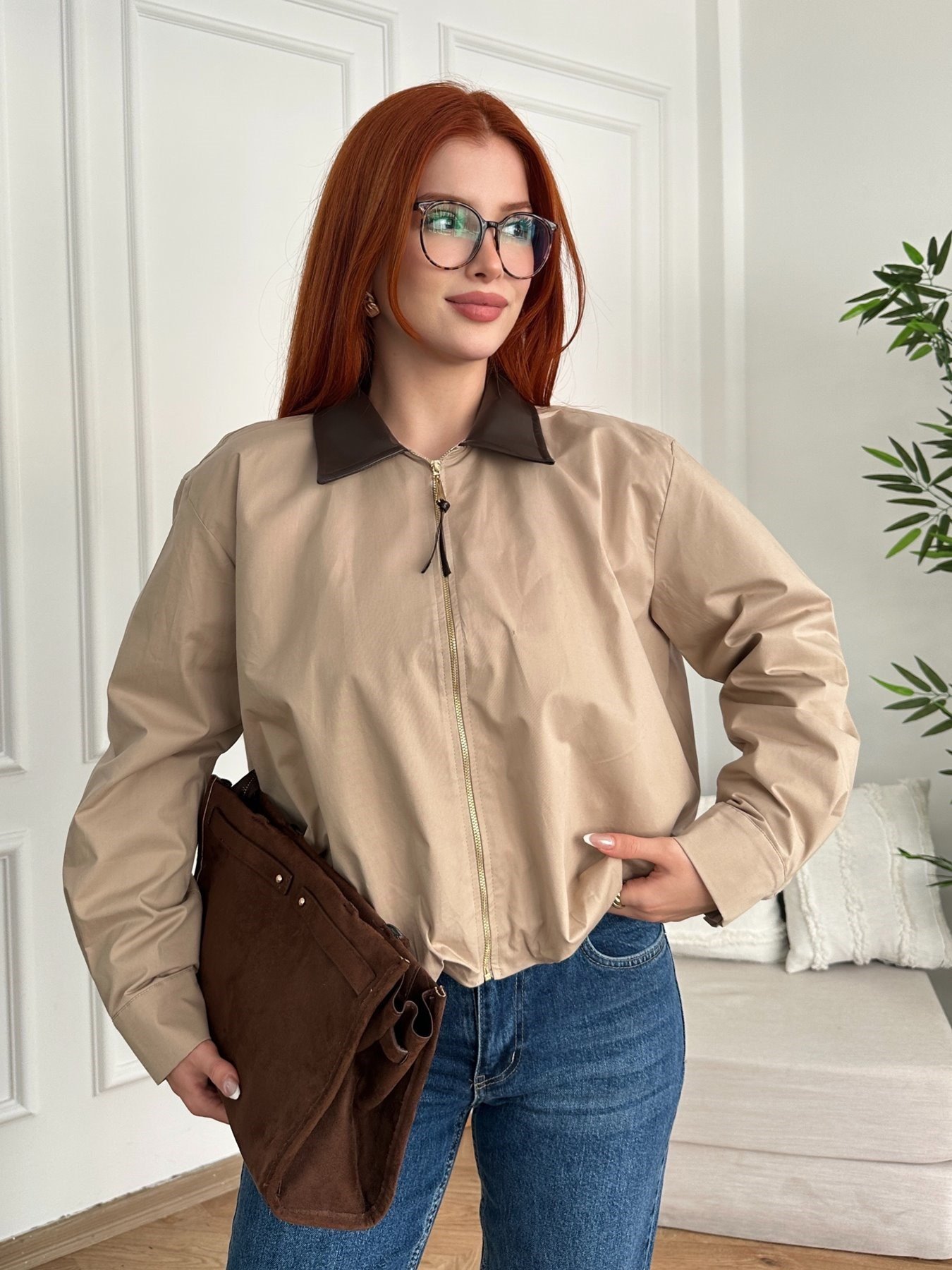 Deri Yaka Detaylı Crop Balon Ceket Bej