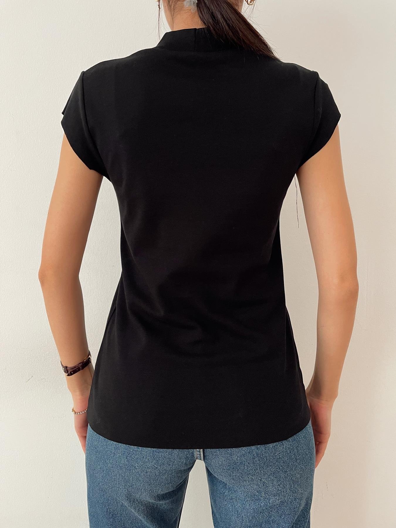 Dik Yaka Basic Tişört SİYAH