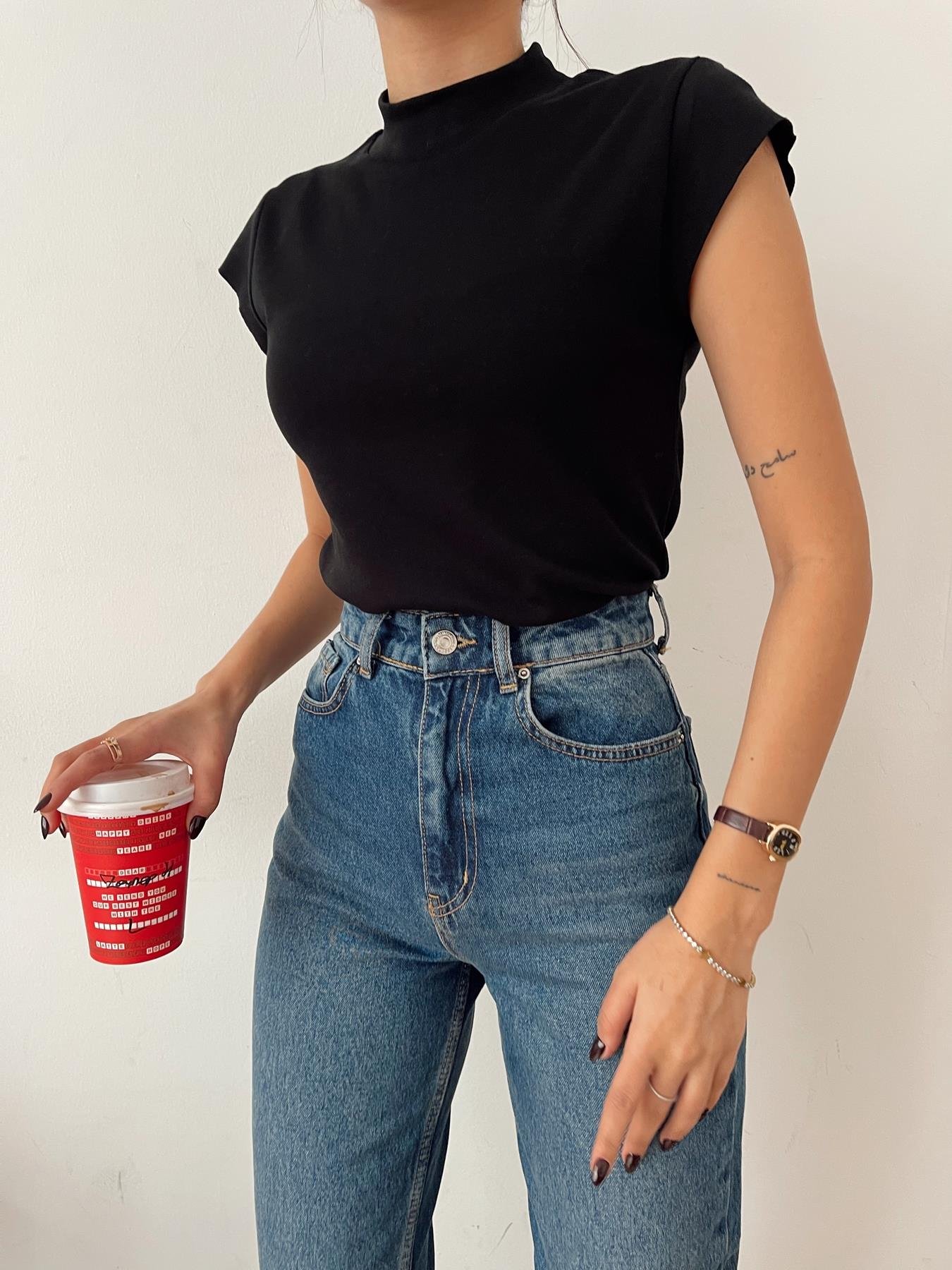 Dik Yaka Basic Tişört SİYAH