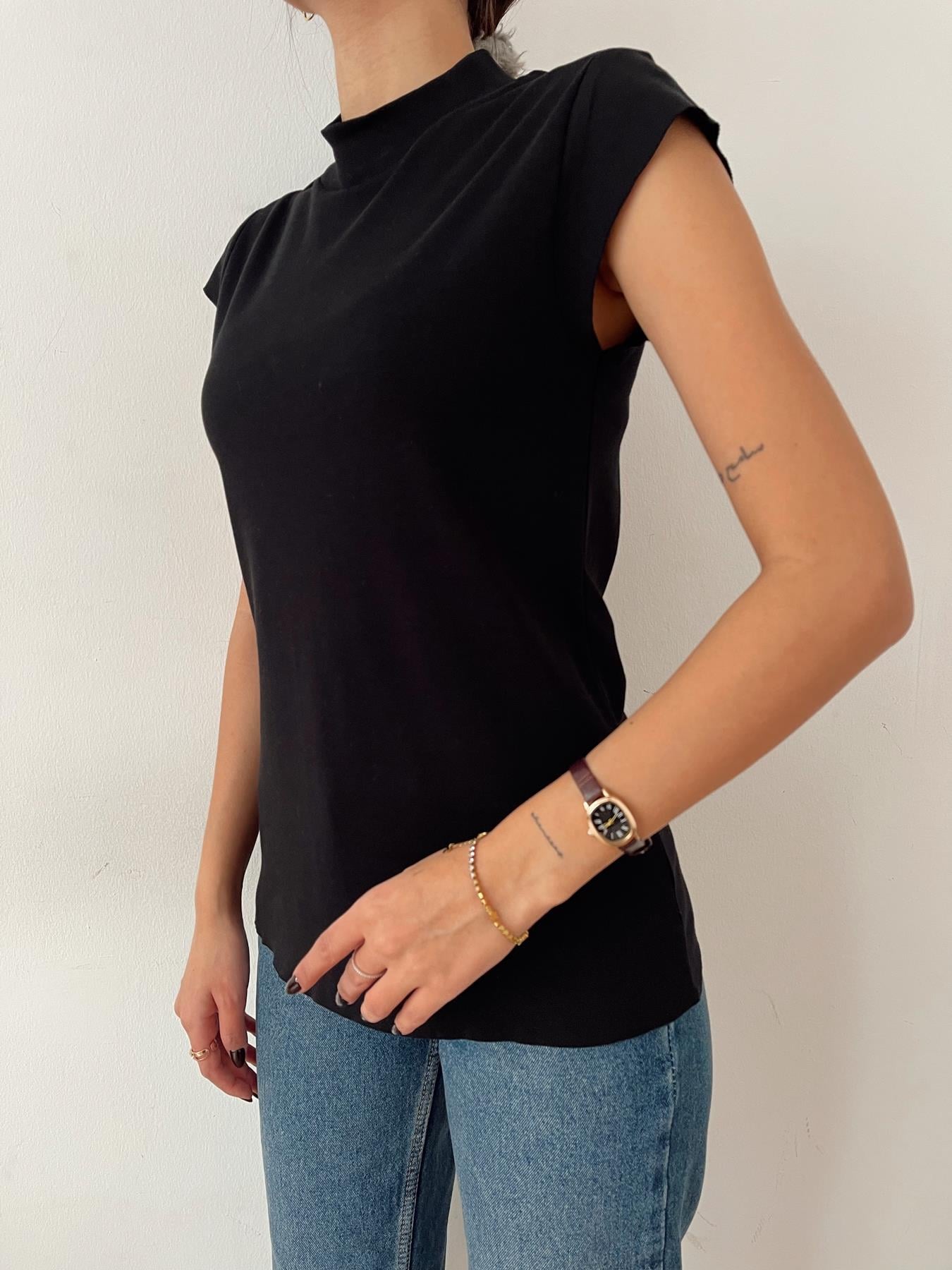 Dik Yaka Basic Tişört SİYAH